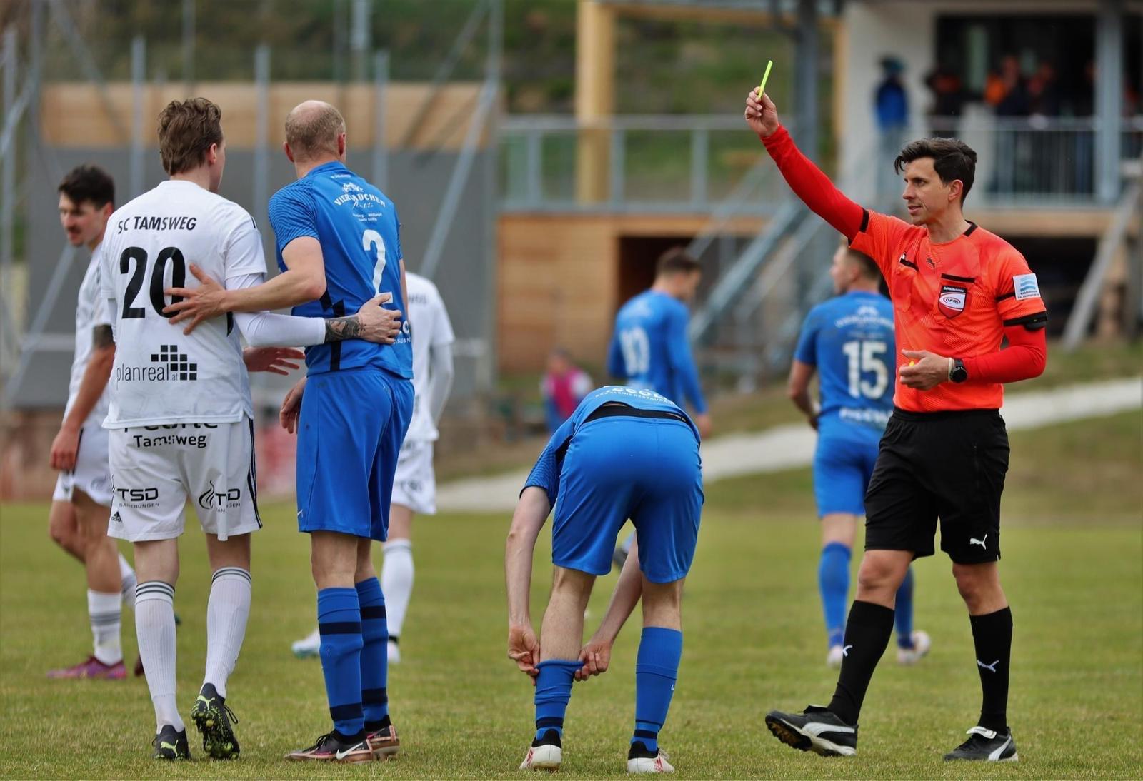 In 308 Spielen griff Andreas Peitler 659-mal zur Gelben Karte.