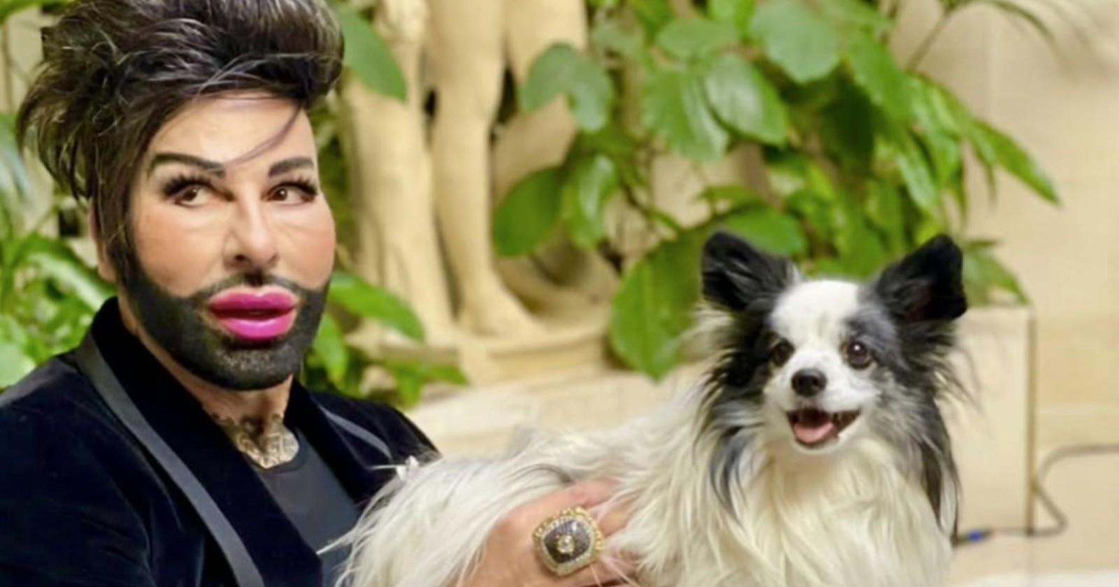 Harald Glööckler mit seinem verstorbenen Hund