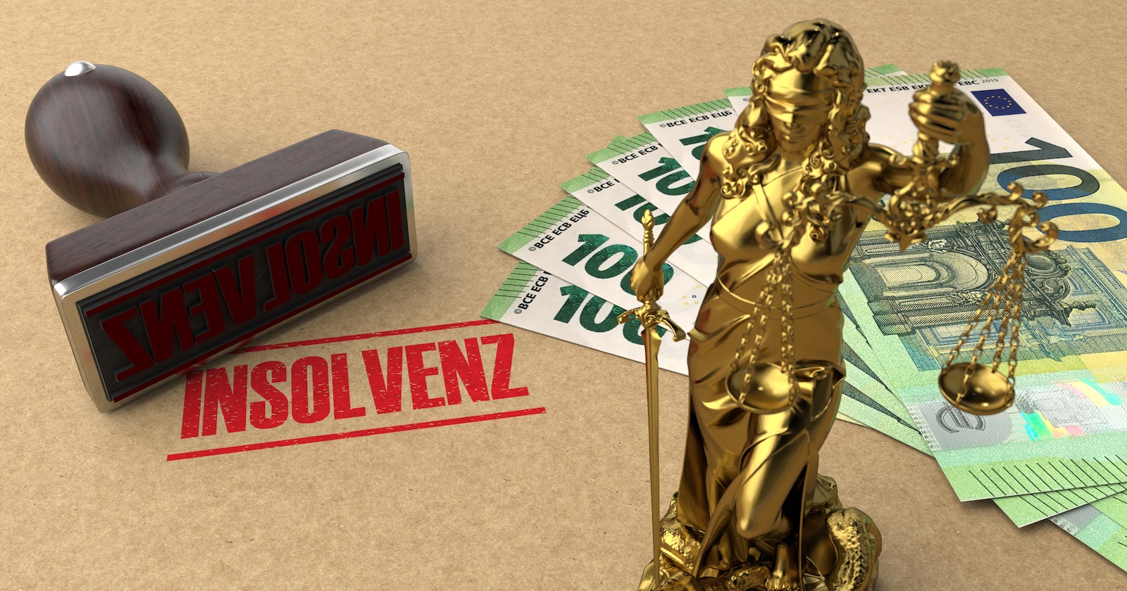 Stempel mit der Aufschrift „Insolvenz“, goldene Justitia-Figur mit Waage und Schwert, daneben mehrere 100-Euro-Scheine auf braunem Hintergrund – Symbolbild für ein Insolvenzverfahren.