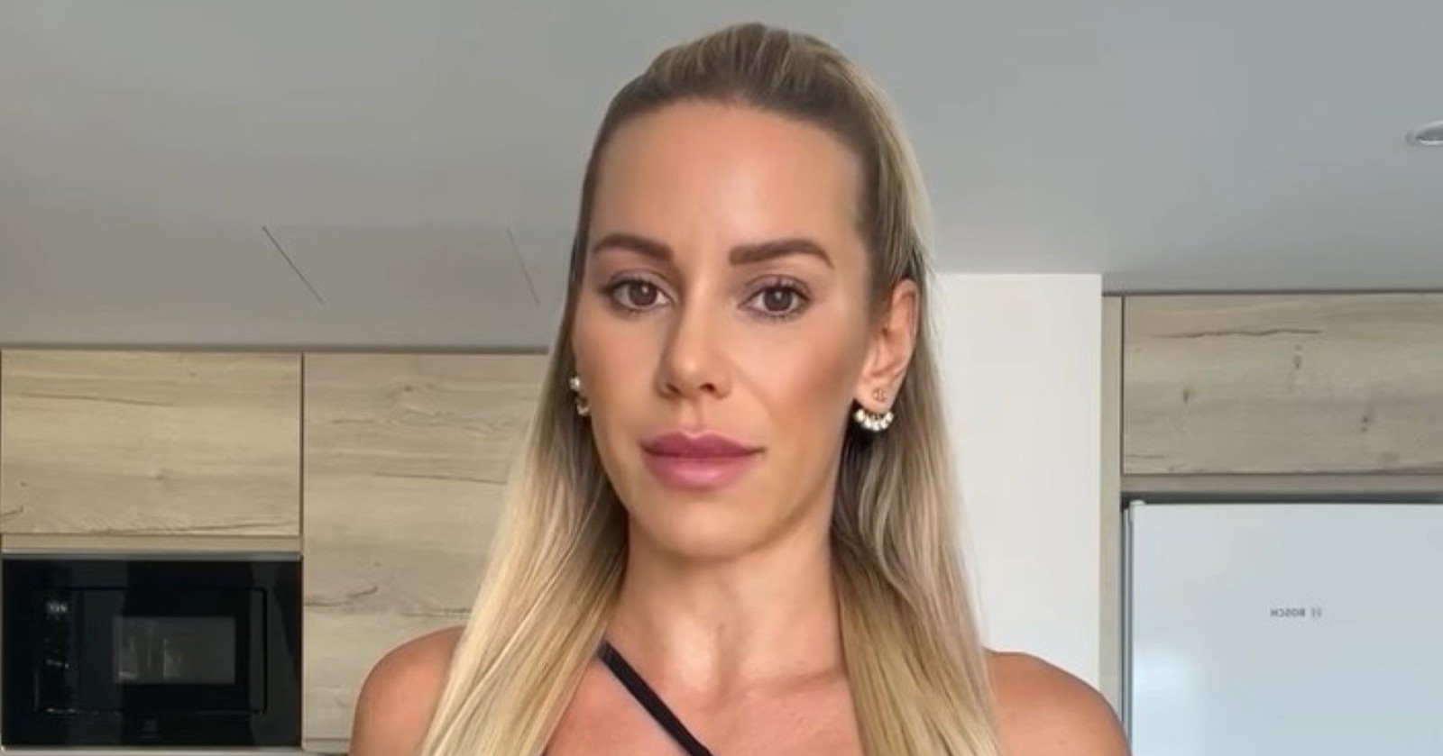 Vanessa Mariposa mit ernstem Gesichtsausdruck