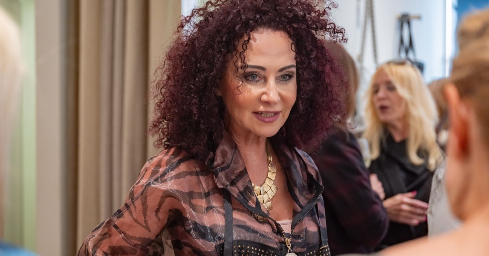 Christina &quot;Mausi&quot; Lugner in einer durchsichtigen Bluse