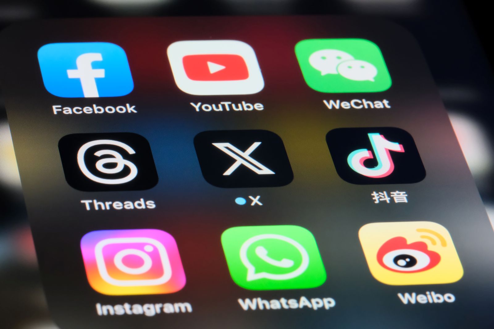 Bildschirm mit Apps: unter anderem Facebook, Instagram und Whatsapp