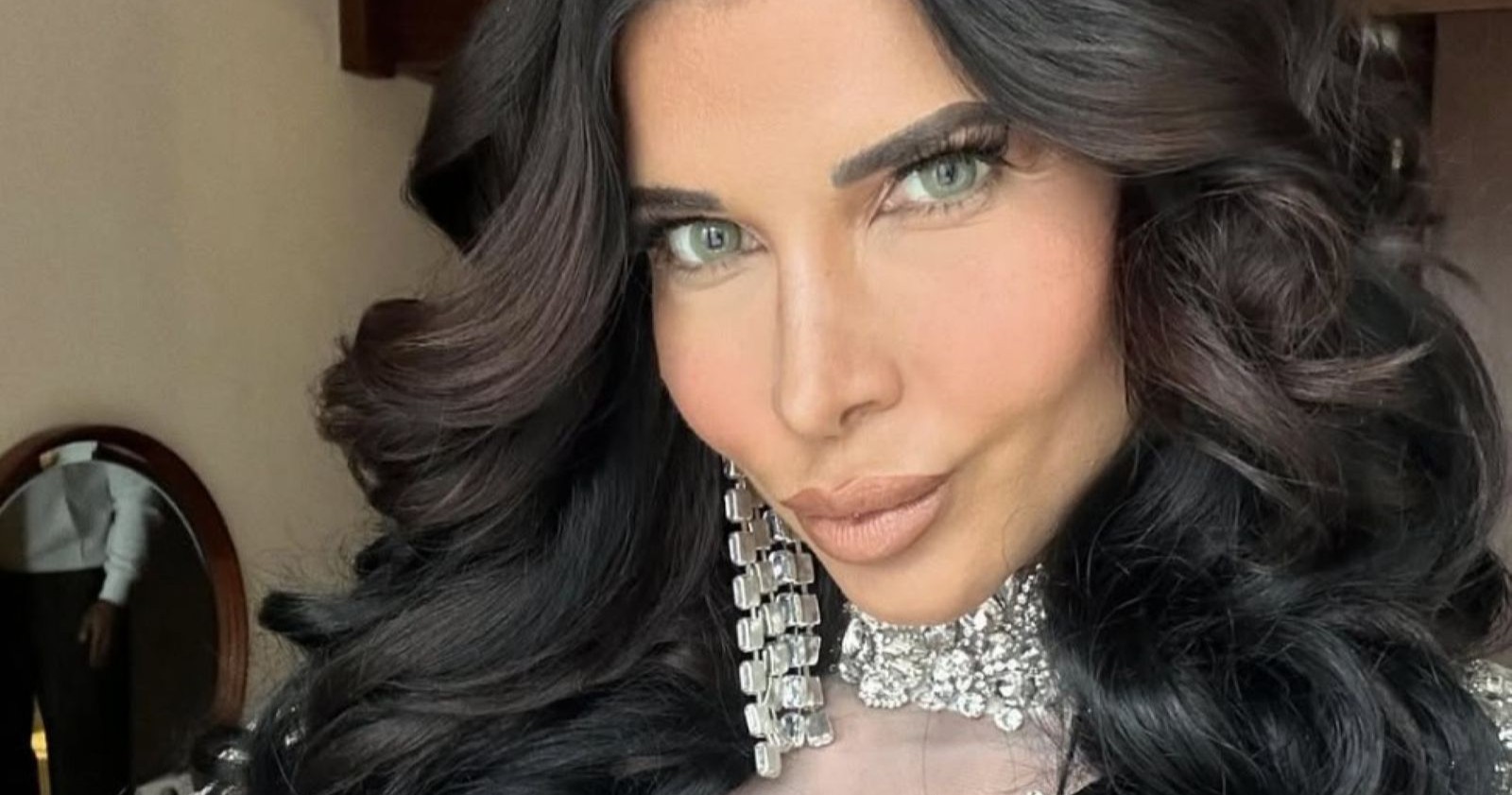 Micaela Schäfer mit viel Schmuck