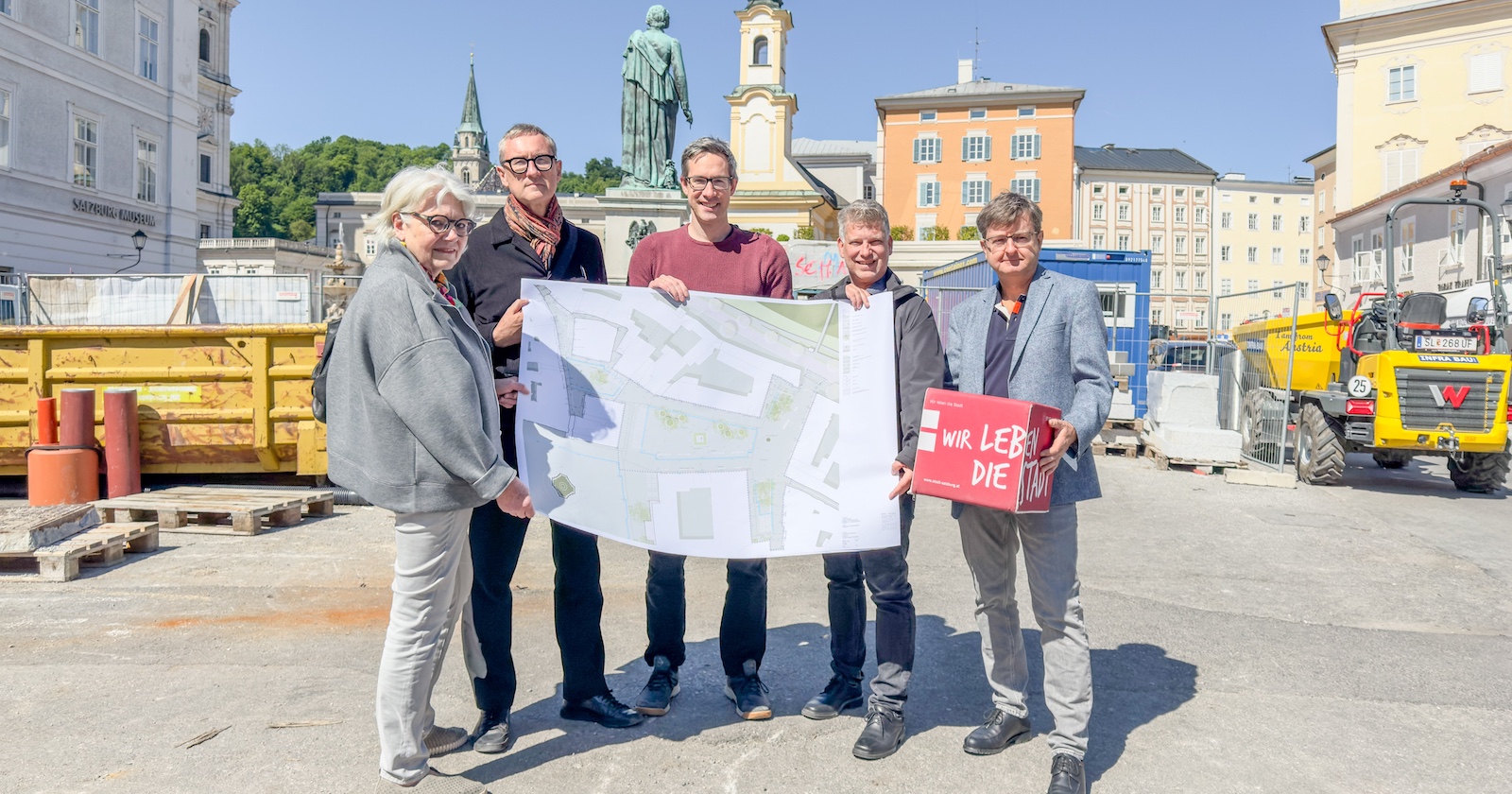 Der neue Mozartplatz wird grüner: Sechs Bäume, ein Brunnen und viele Sitzgelegenheiten sollen ab 2026 für mehr Schatten und Aufenthaltsqualität sorgen.