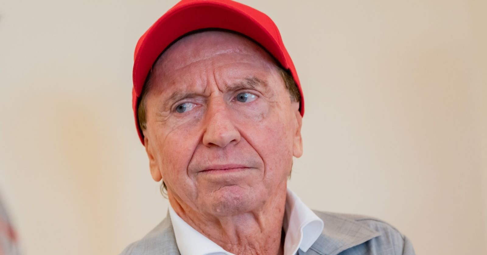 Mr. Ferrari Heribert Kasper mit ernstem Gesichtsausdruck