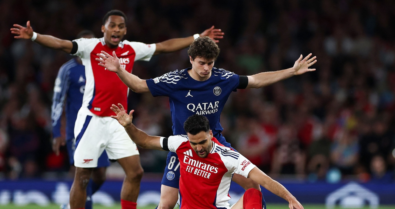 Arsenal kämpft gegen PSG um den Einzug ins Champions-League-Finale – doch das Team hat mit zahlreichen Verletzten zu kämpfen und muss sich in Paris beweisen.