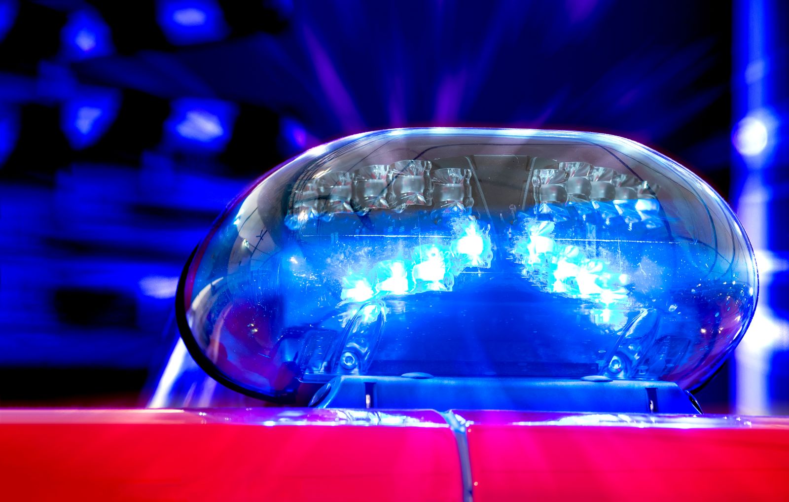 Eingeschaltete Sirene eines Feuerwehrfahrzeuges