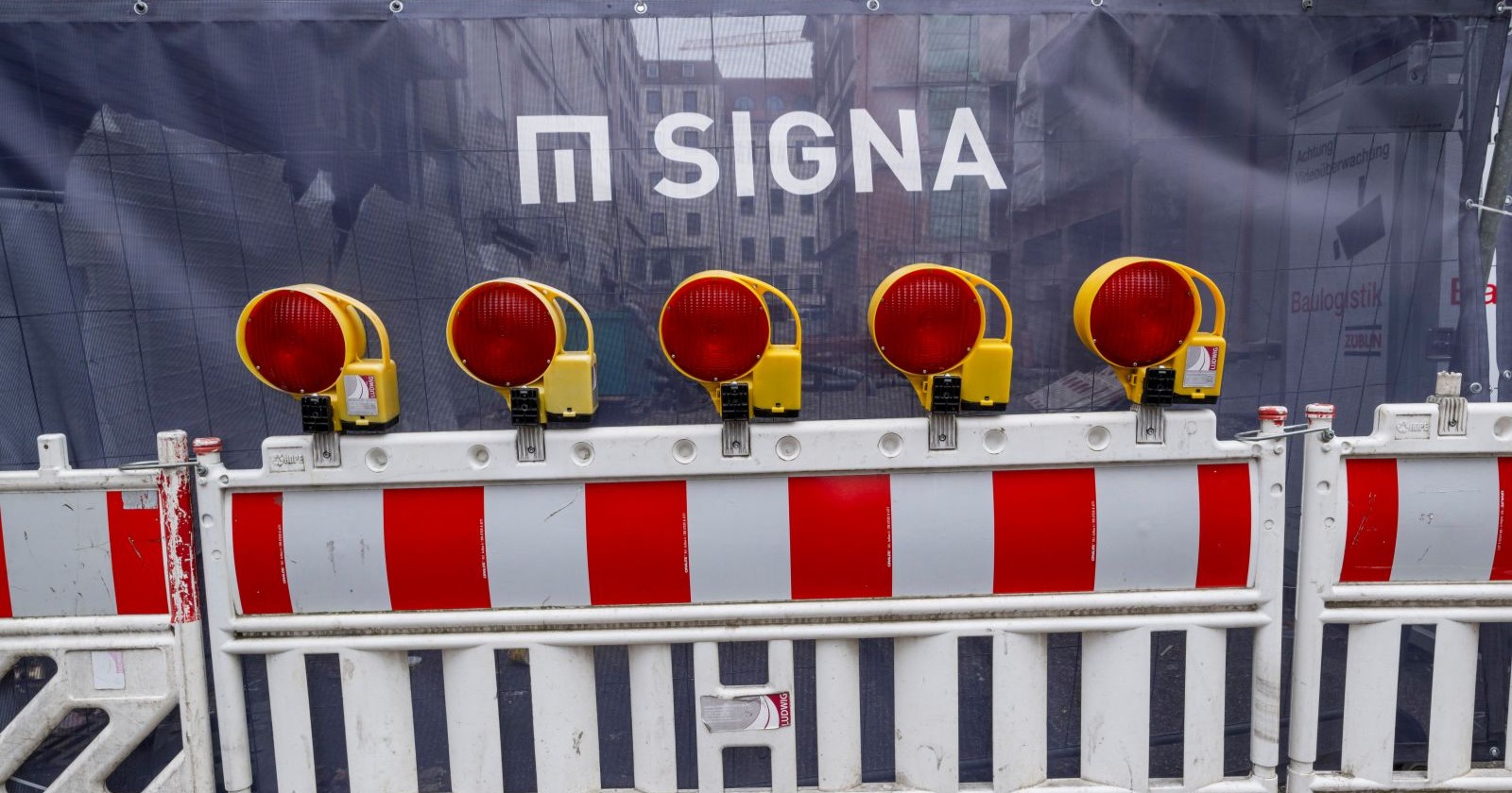 Baustellenschild der Signa-Gruppe