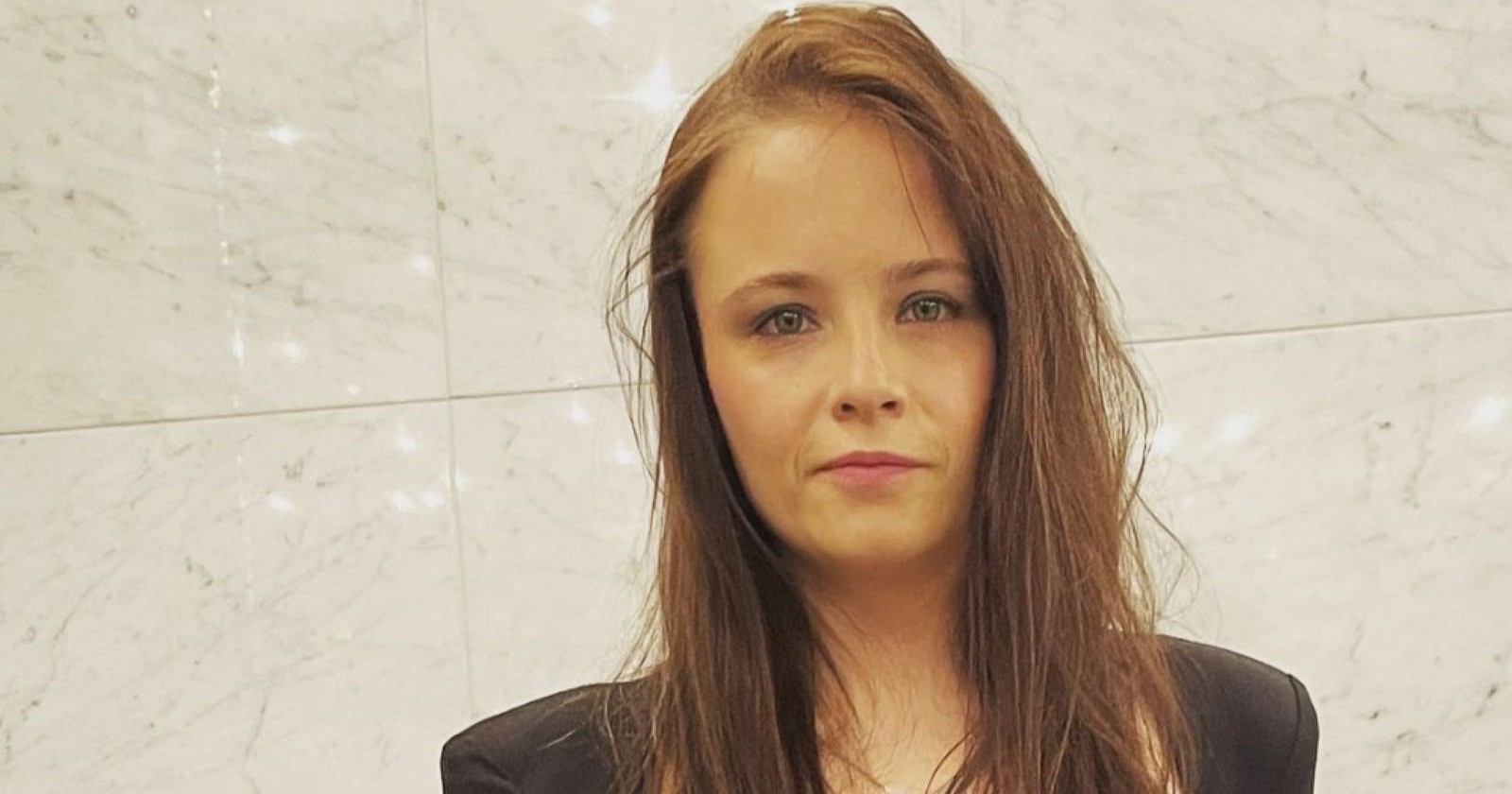 Jasna Fritzi Bauer im Sakko