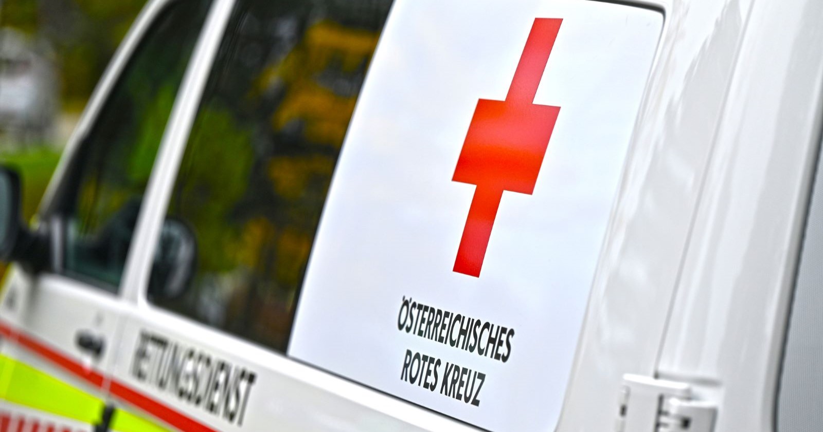 Rettungswagen des österreichischen Roten Kreuz.