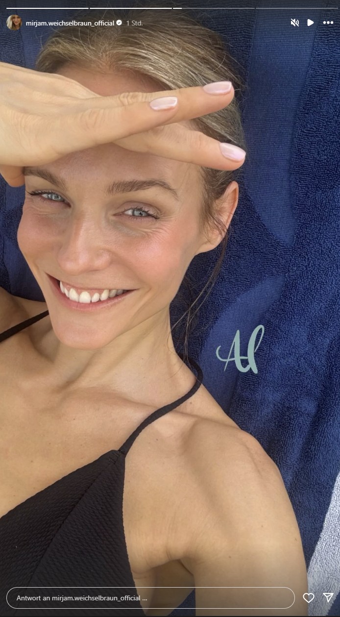 Mirjam Weichselbraun lächelt