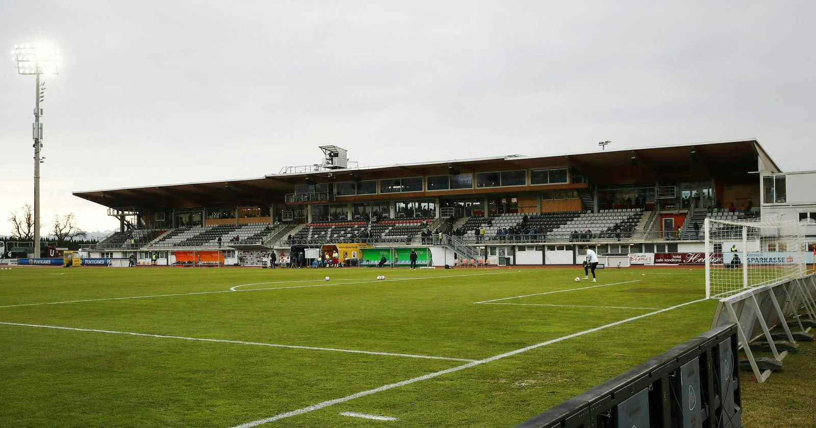 Übersicht der Lavanttal-Arena in Wolfsberg, aufgenommen am Samstag, 15. Februar 2025. Die Lavanttal-Arena ist die Spielstätte des Fußballvereins Wolfsberger AC