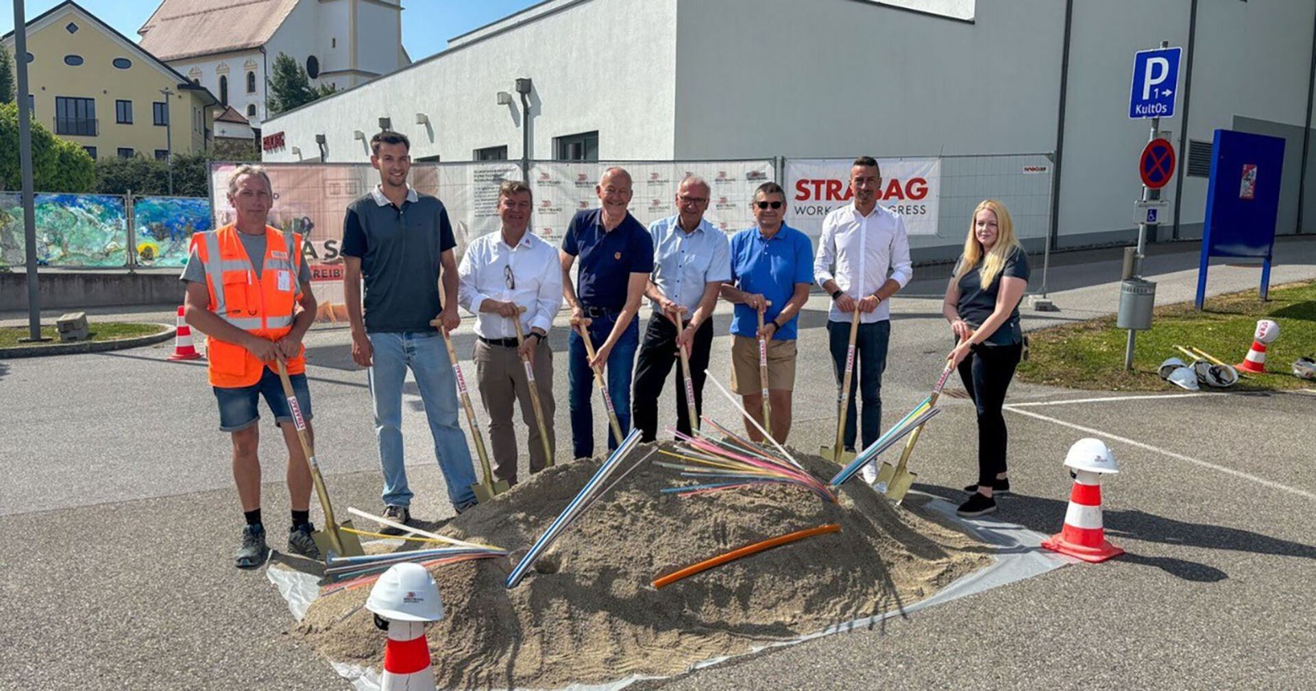Männer beim Spatenstich | Credit: BBOÖ