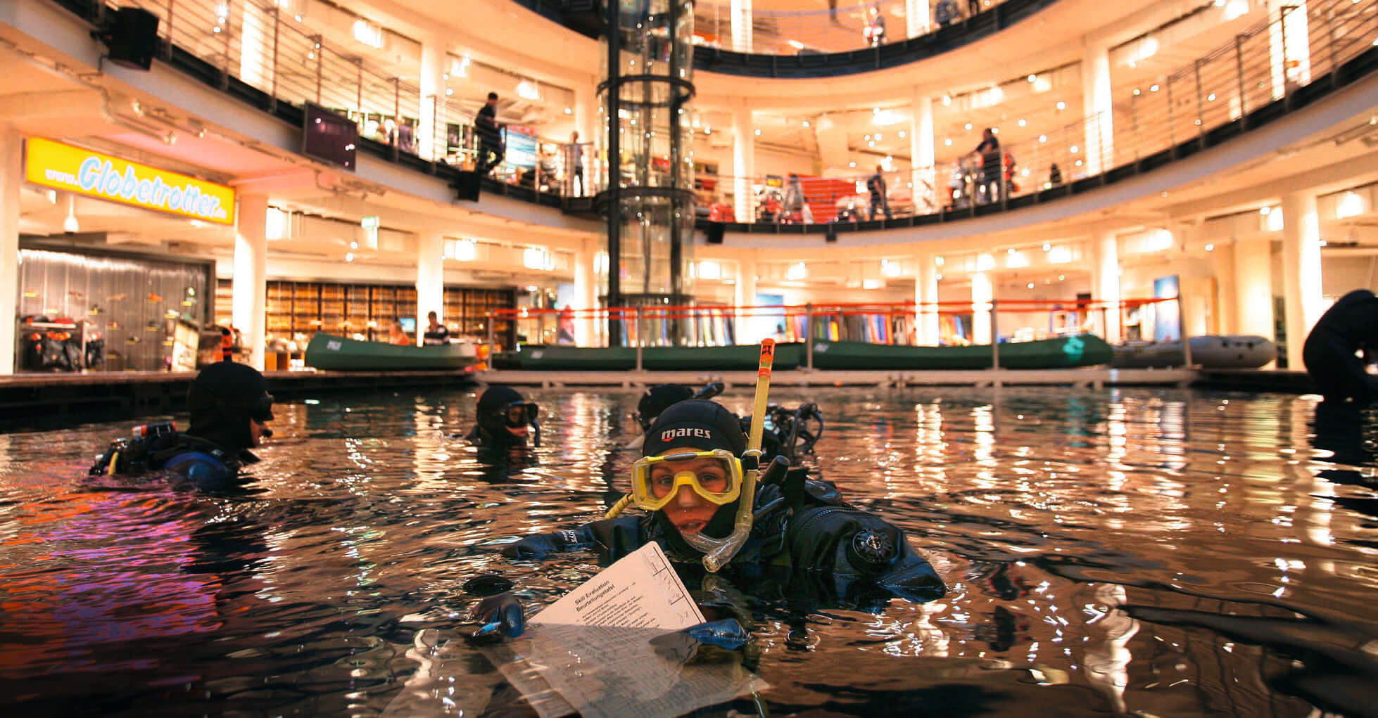 Taucherlebnis im Kölner Outdoor-Store von Globetrotter.
