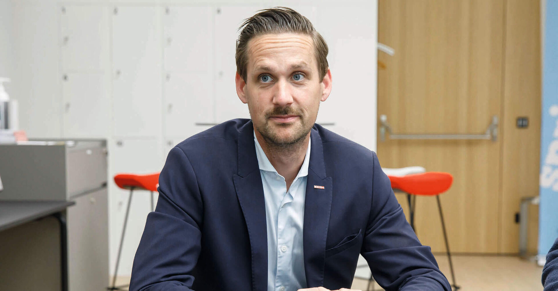 Der Jurist Thomas Brindl (38) leitet die Bezirksstelle Wels seit 2018.