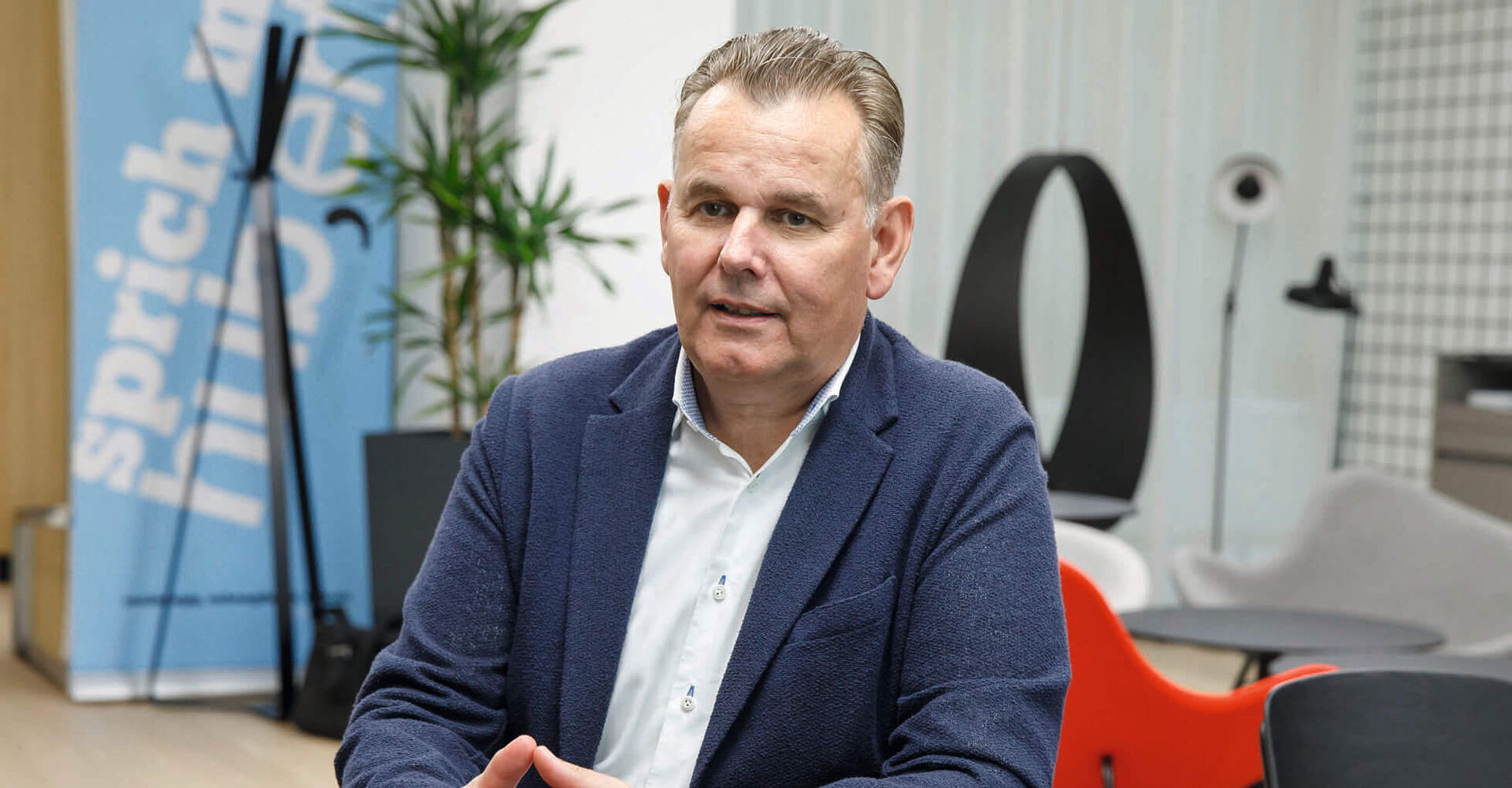 Robert Oberfrank (65) leitet die Bezirksstelle Gmunden der Wirtschaftskammer.