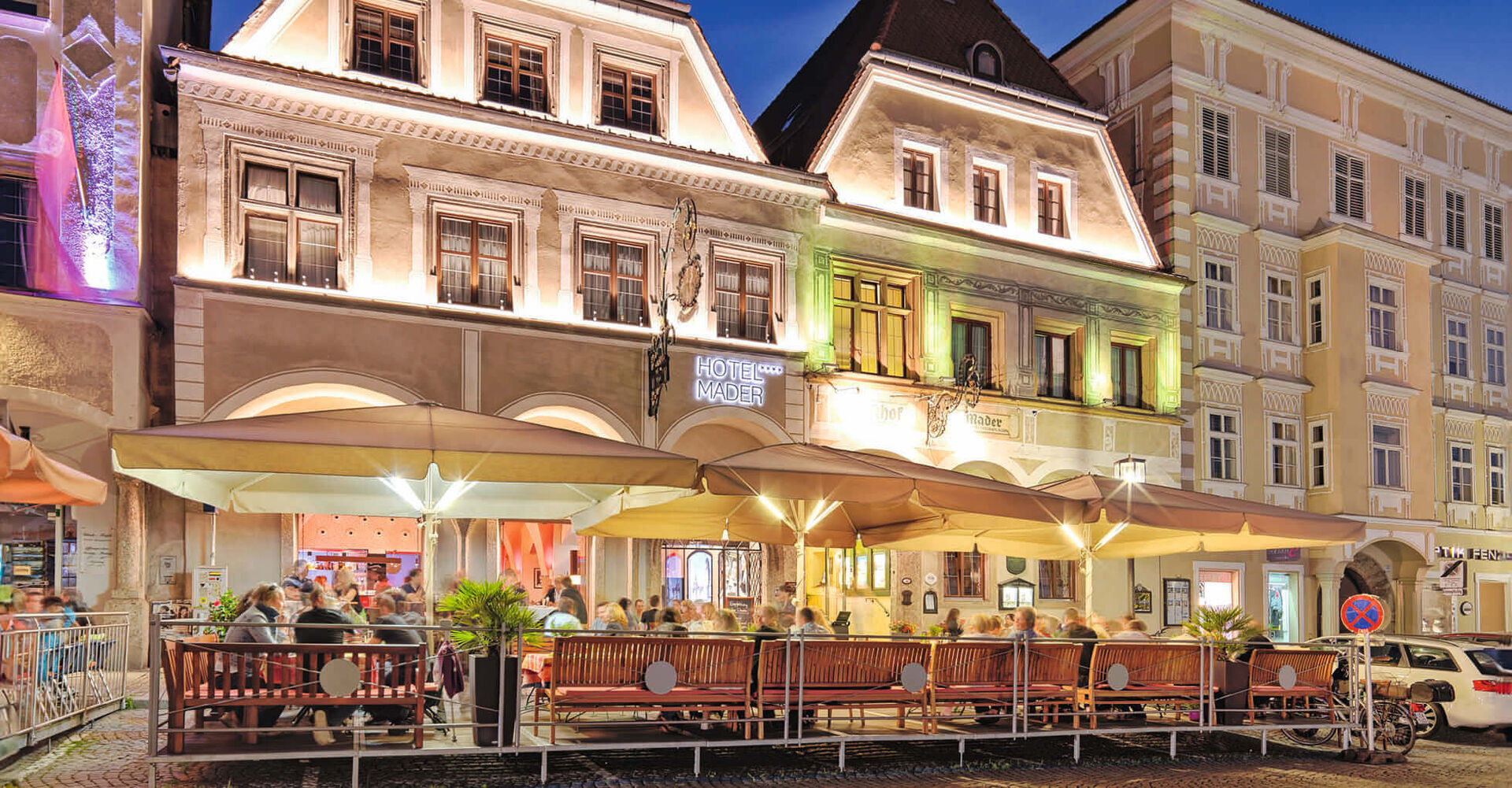 Mitten am historischen Stadtplatz von Steyr gelegen, vereint das Hotel Mader seit über 300 Jahren Gastfreundschaft mit Ambiente, Service, Küche und Geschichte.