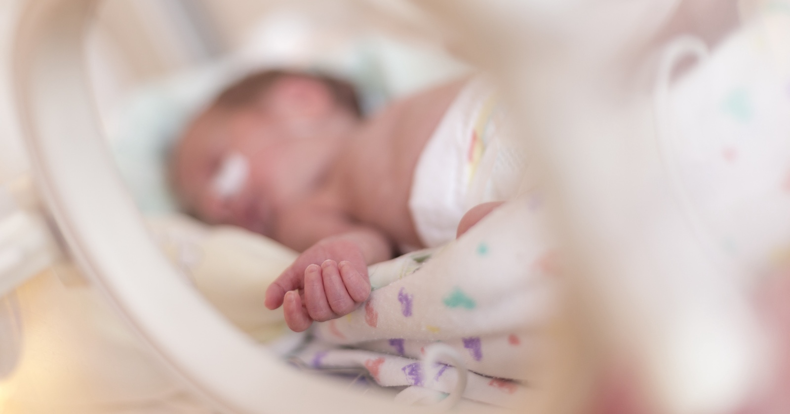 Ein schwer verletztes Baby liegt im Spital. In Wien ermittelt die Staatsanwaltschaft wegen versuchten Mordes