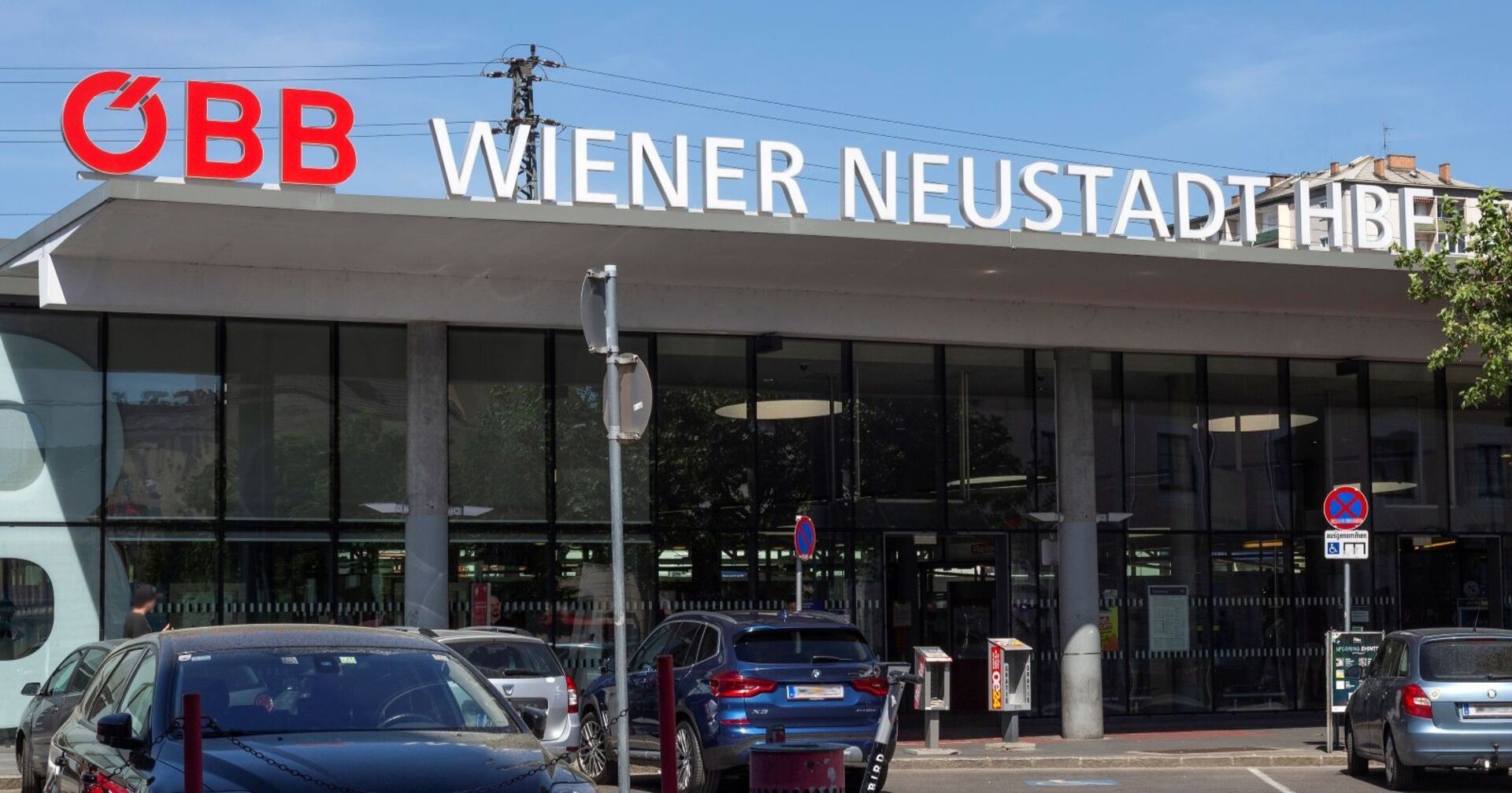 Außenansicht des Hauptbahnhofes Wiener Neustadt