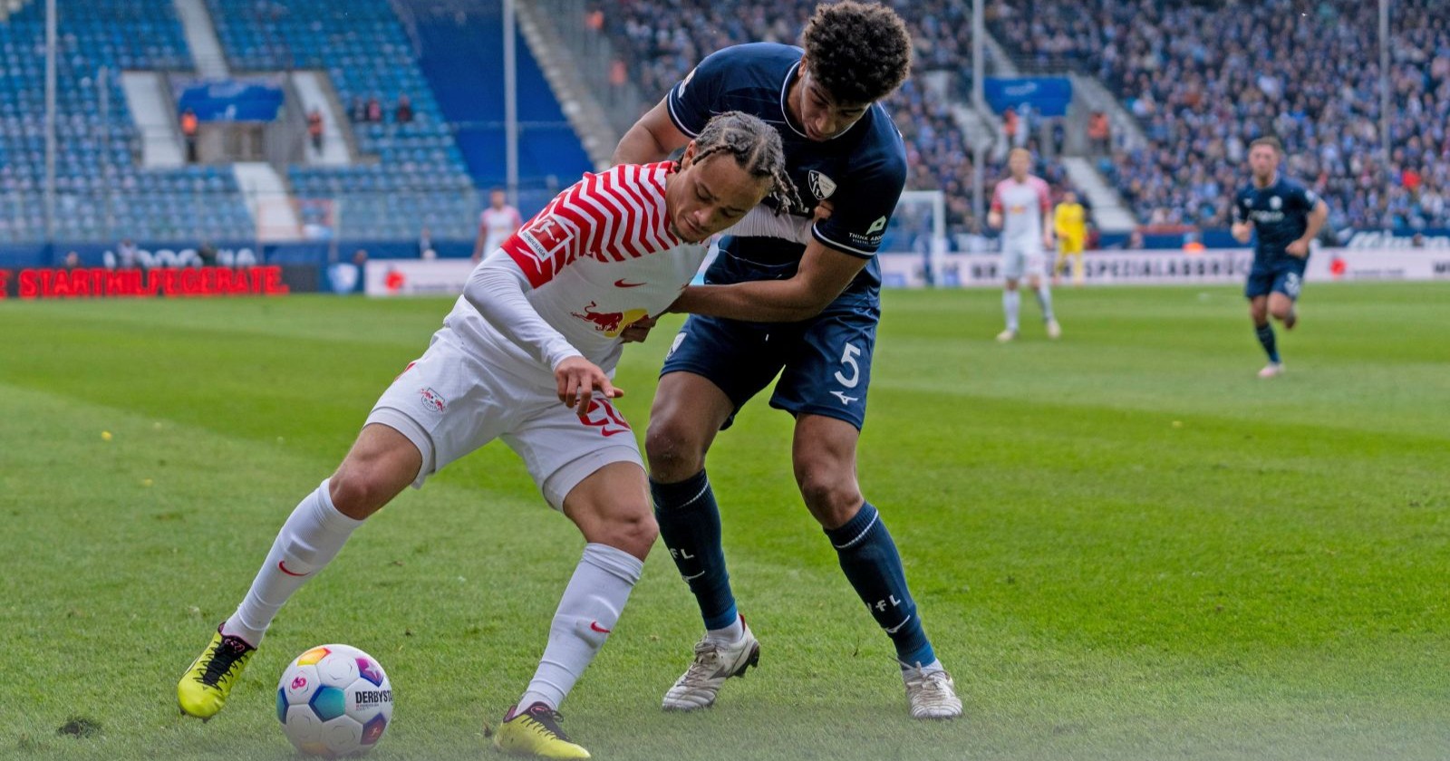 im Bild Xavi Simons (RB Leibzig, #20), Bernado (VfL Bochum, #05)