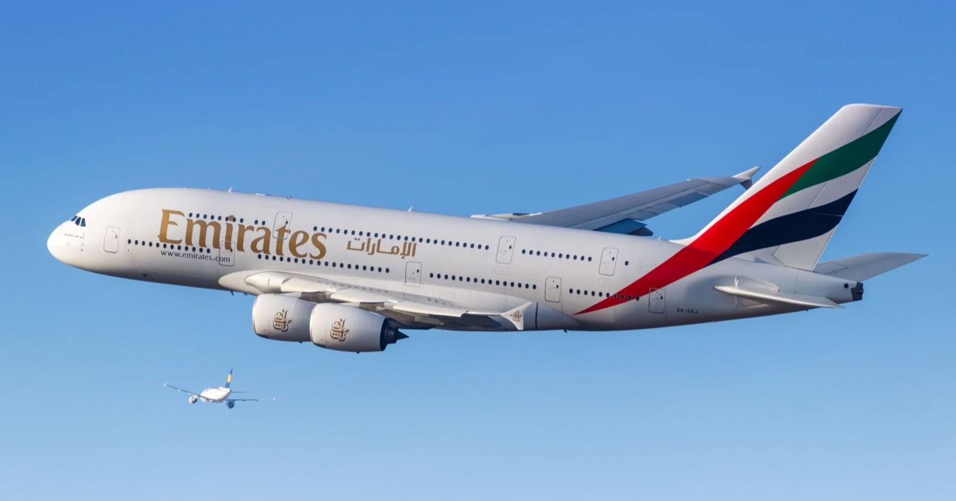 Emirates-Flugzeug in der Luft