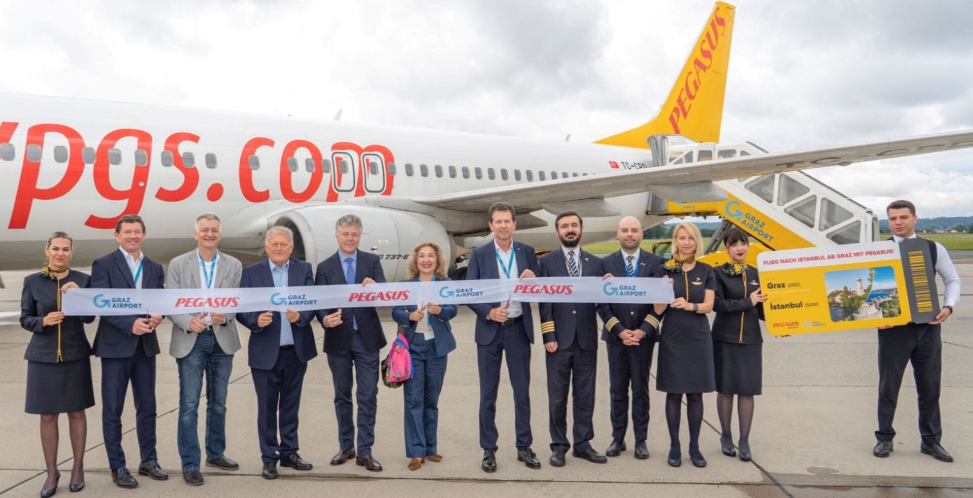 Vertreter von Pegasus Airlines am Flughafen in Graz