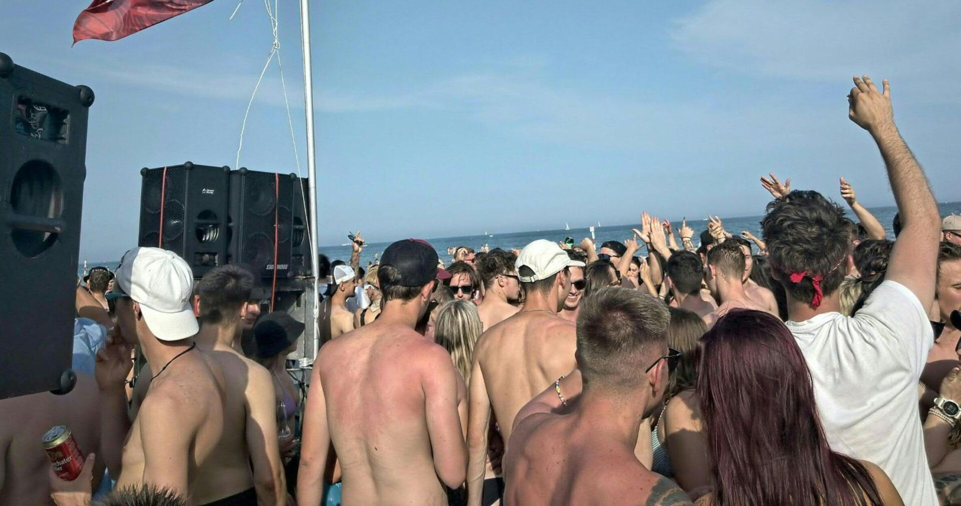 Feierwürtige am Strand in Lignano.