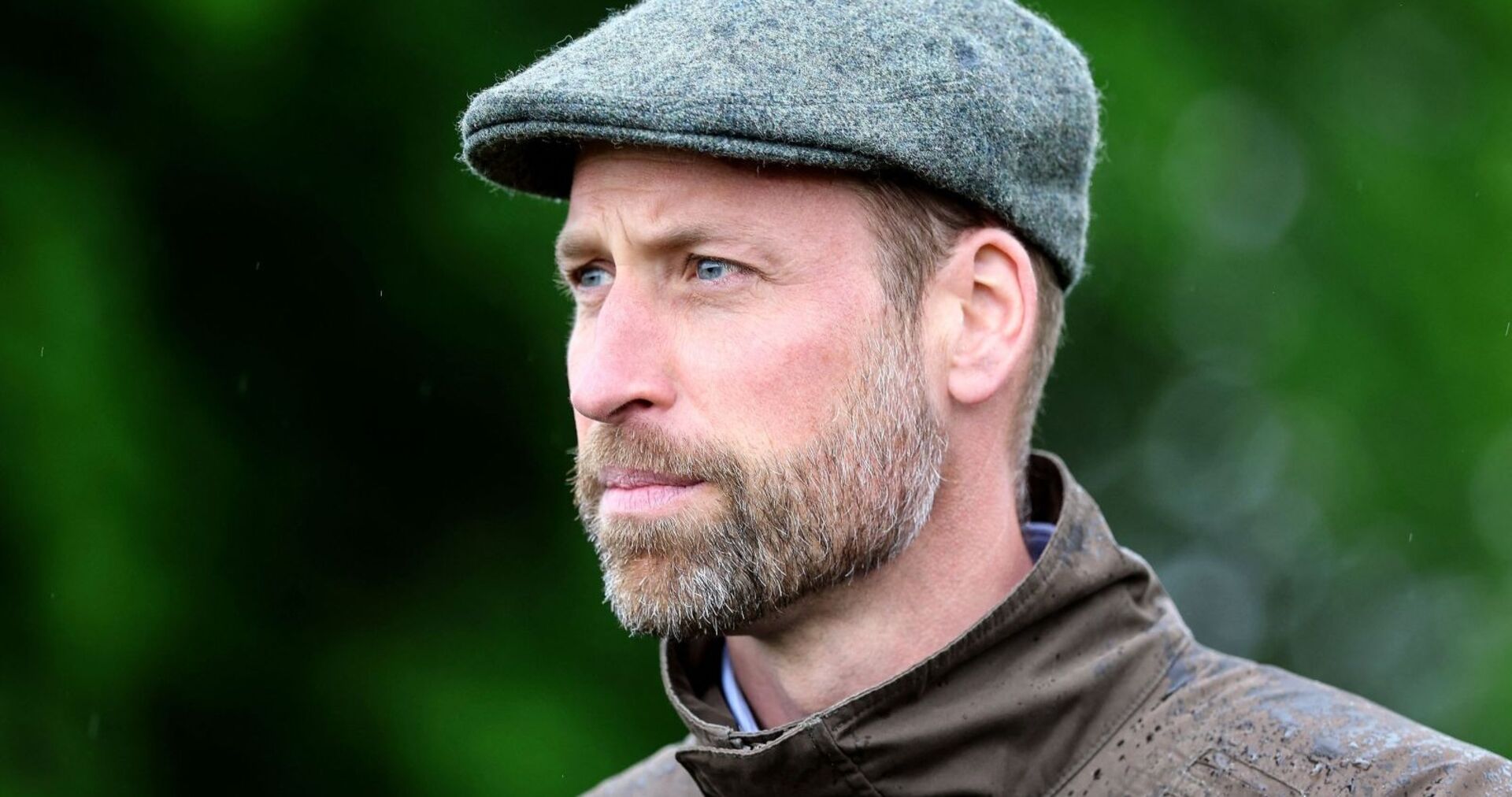 Prinz William mit Kappe.