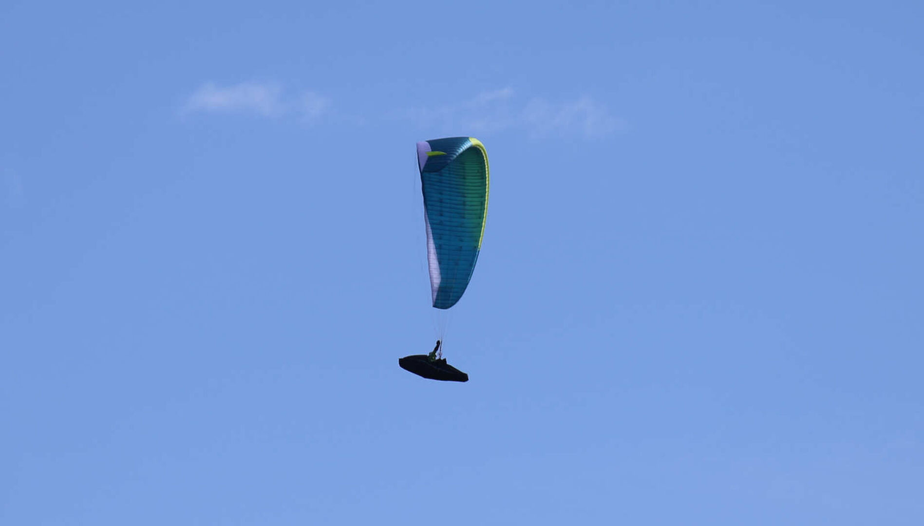 Paragleiter in der Luft