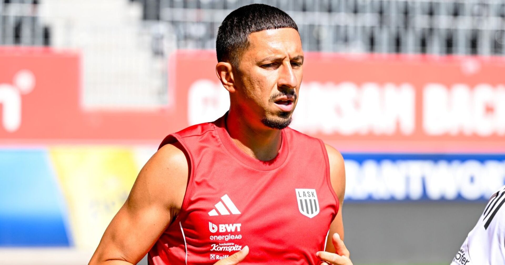 Robert Zulj beim Trainingsstart des LASK in der Raiffeisen Arena