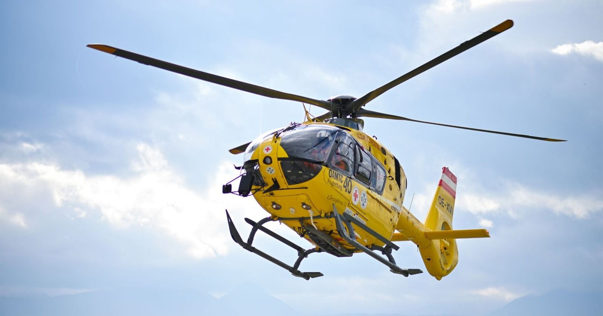 ÖAMTC-Flugrettungs-Hubschrauber in der Luft
