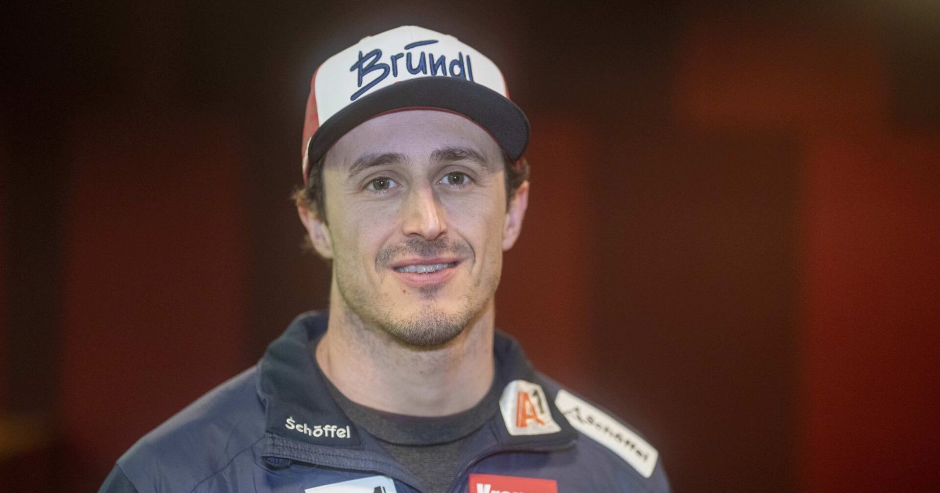 Stefan Brennsteiner während einer Pressekonferenz