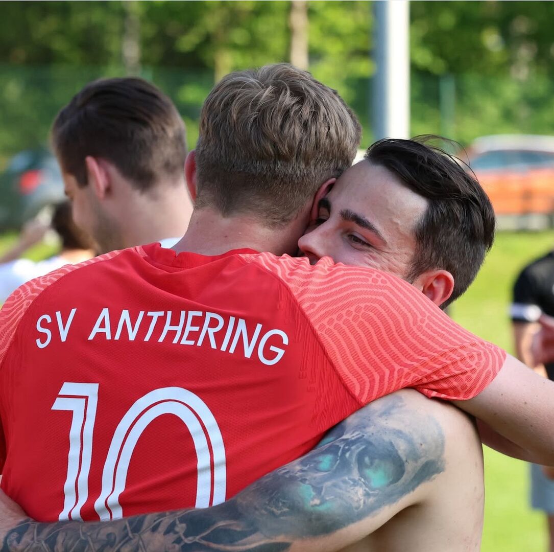 SV Anthering steigt als Drittplatzierter in die Salzburger Liga auf.