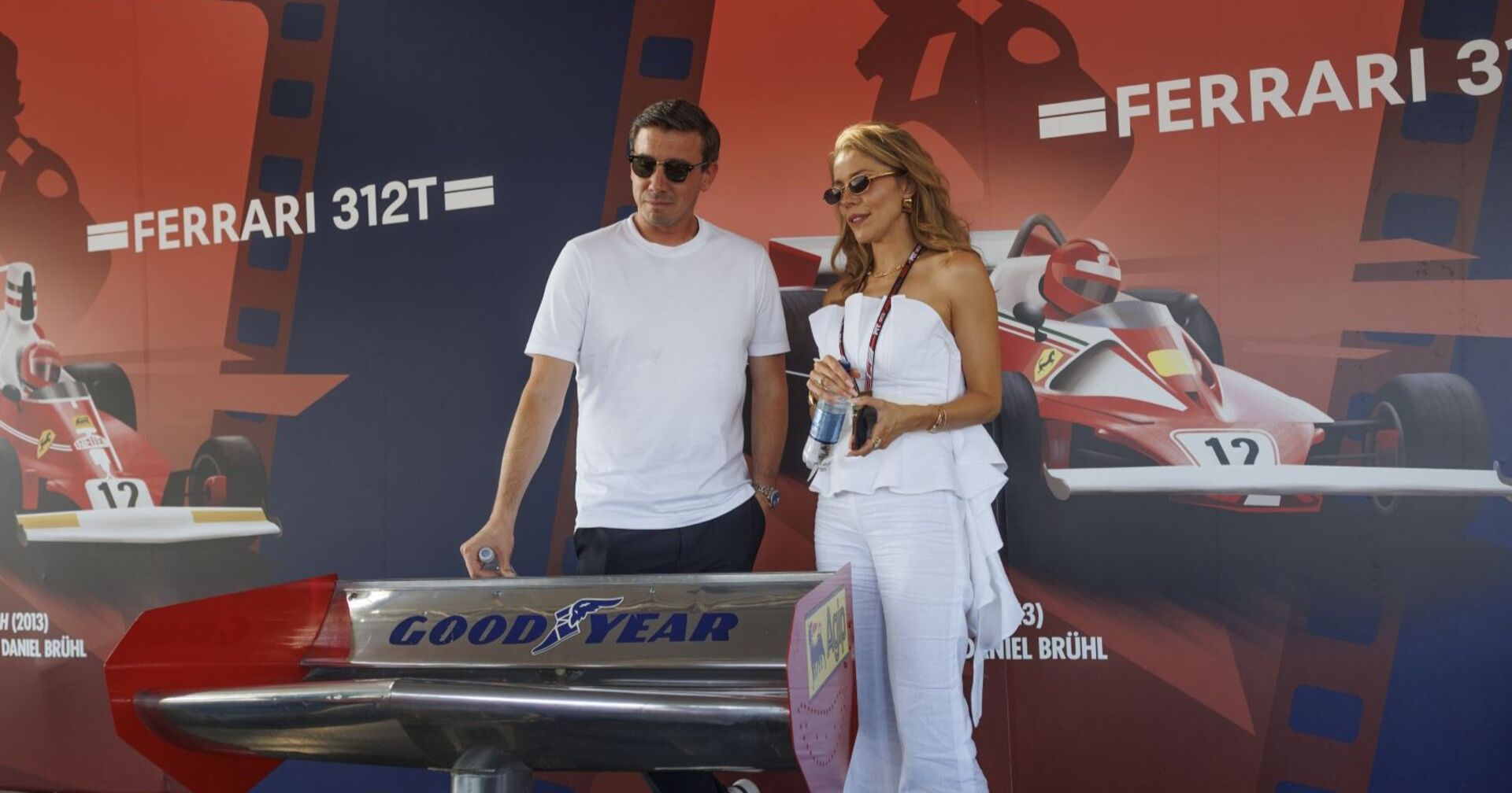 Mark Mateschitz und Victoria Swarovski zusammen lächelnd