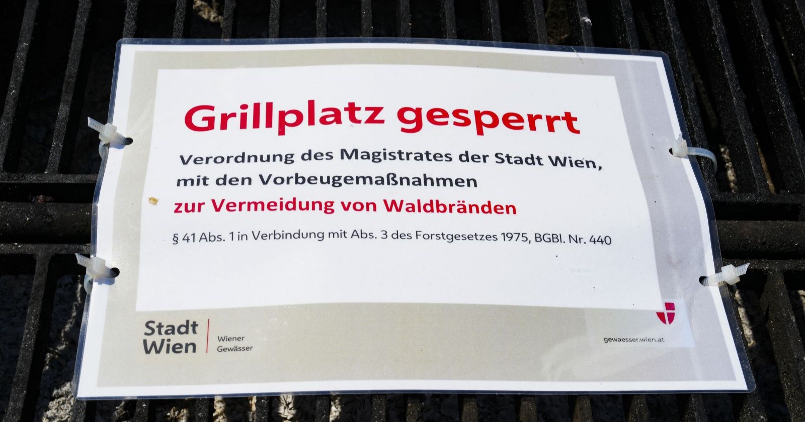 Aushang des Grillverbots in Wien aus dem Jahr 2023