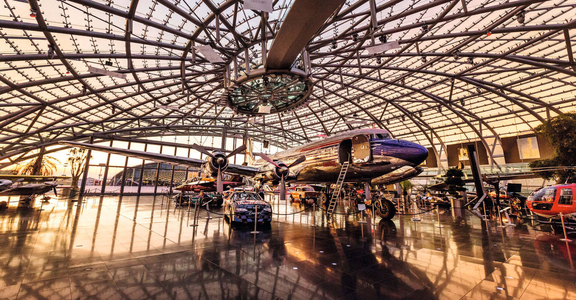 Red Bulls &quot;Hangar-7&quot; an der Ostseite des Salzburger Flughafens ist ein wichtiger Imagefaktor für den regionalen Airport.