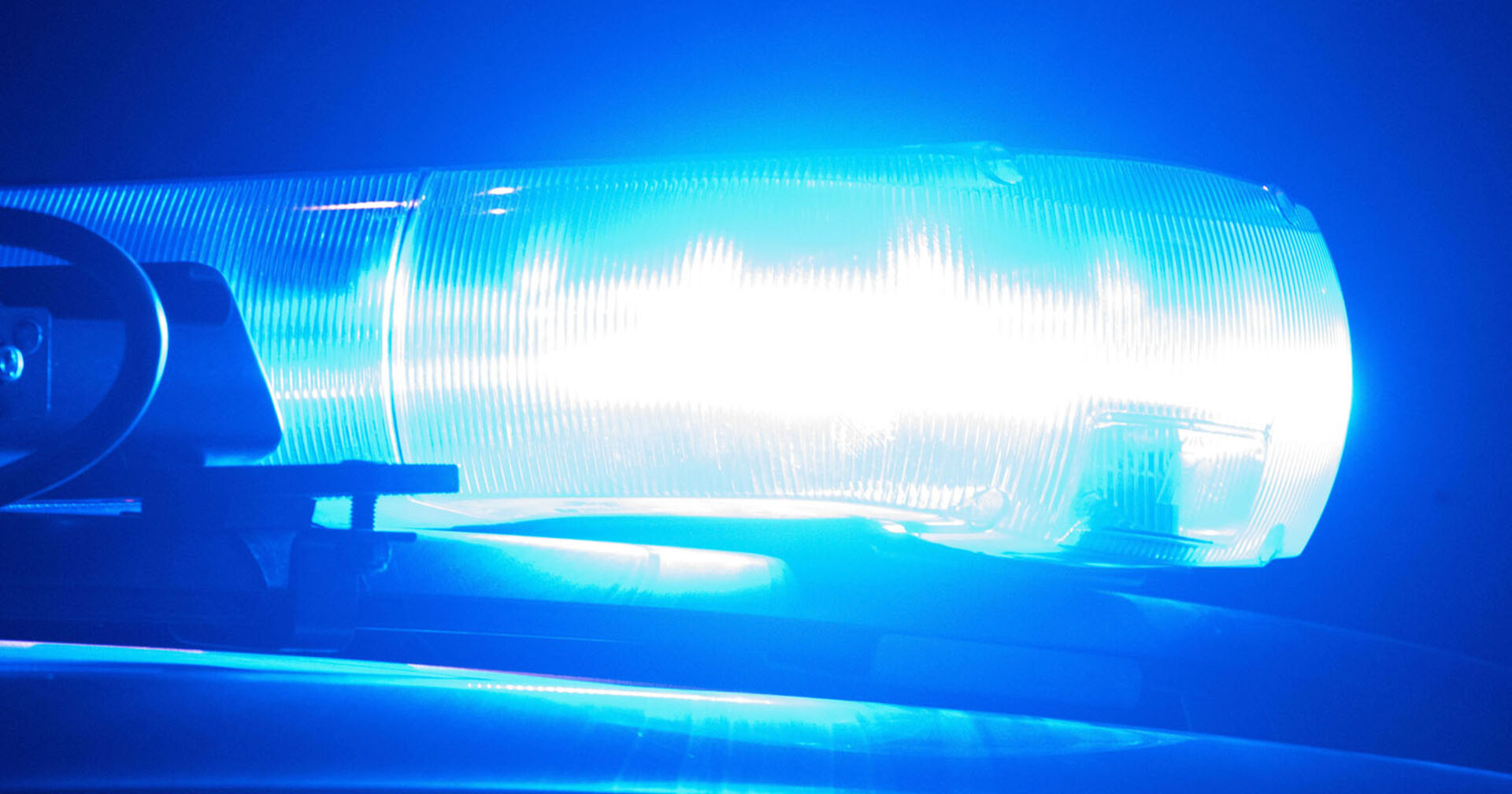 Blaulicht auf einem Einsatzfahrzeug der Polizei