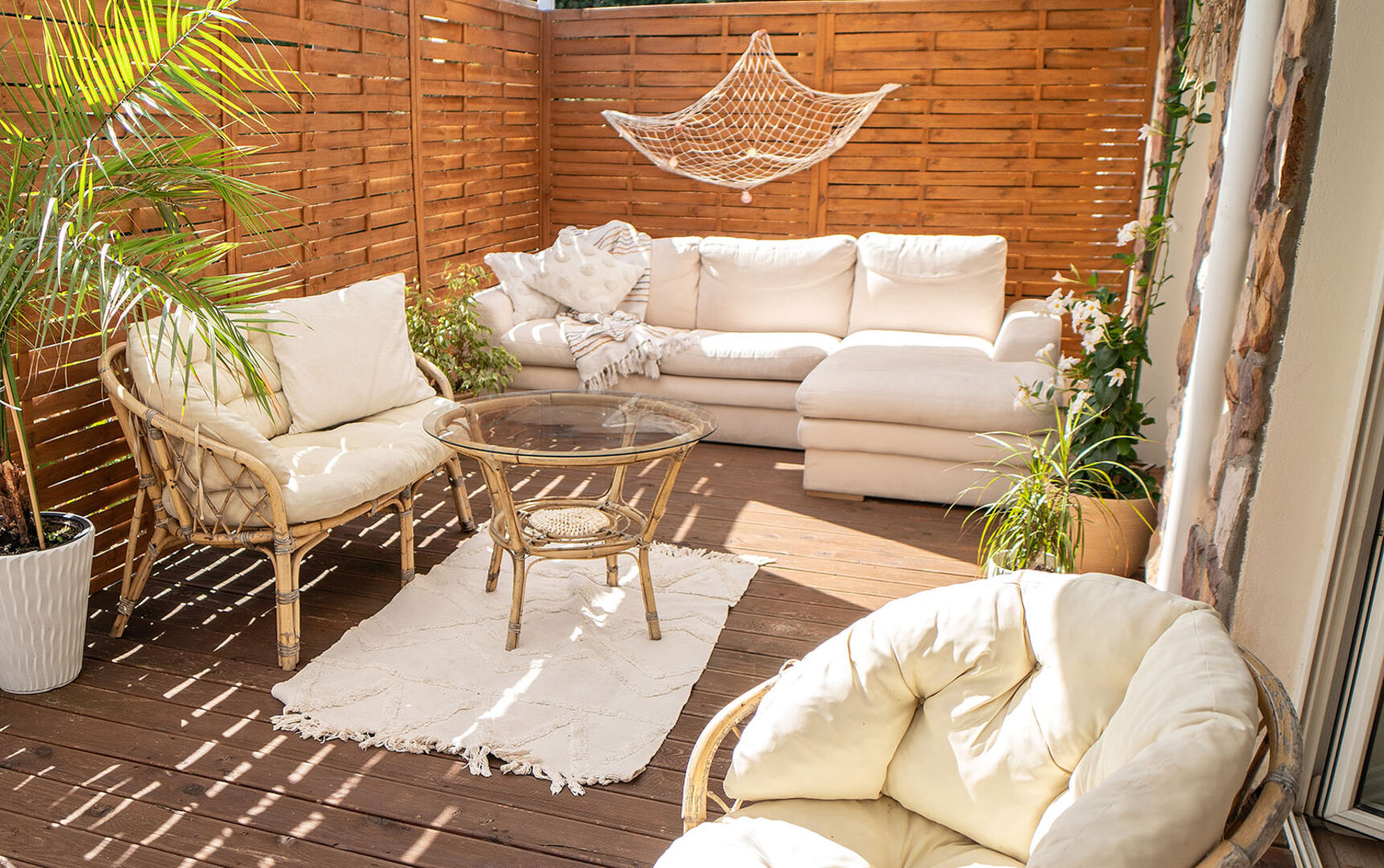 Terrasse im Beach House Style | Credit: iStock.com/Angela Pesta