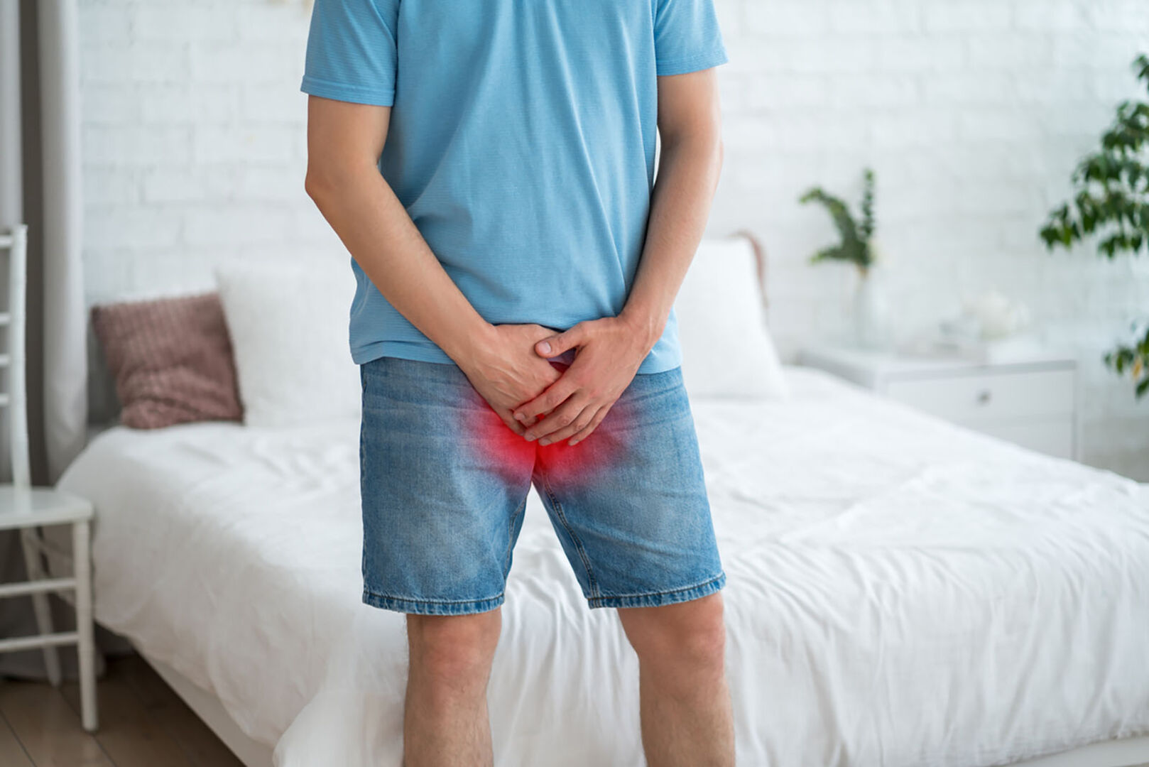 Mann mit Blasenentzündung | Credit: iStock.com/Stanislav Tarasov