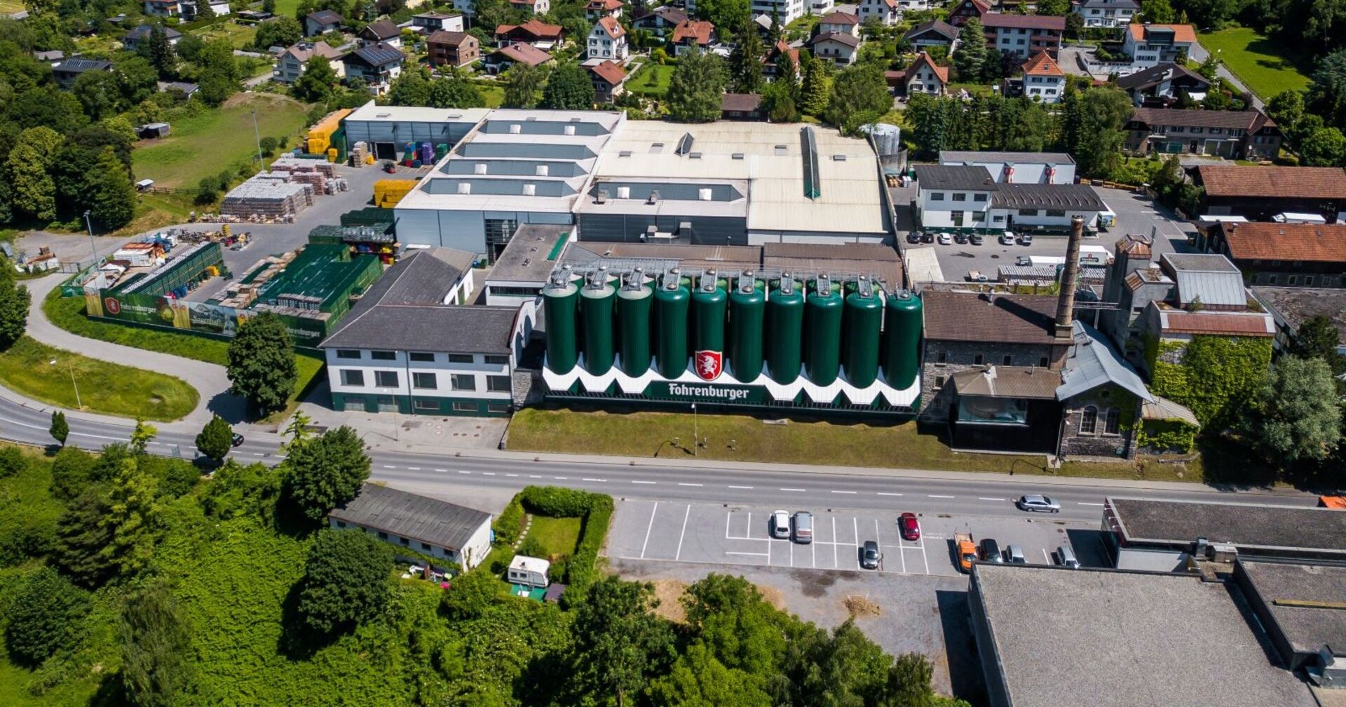 Luftaufnahme der Fohrenburger Brauerei im vorarlbergerischen Bludenz