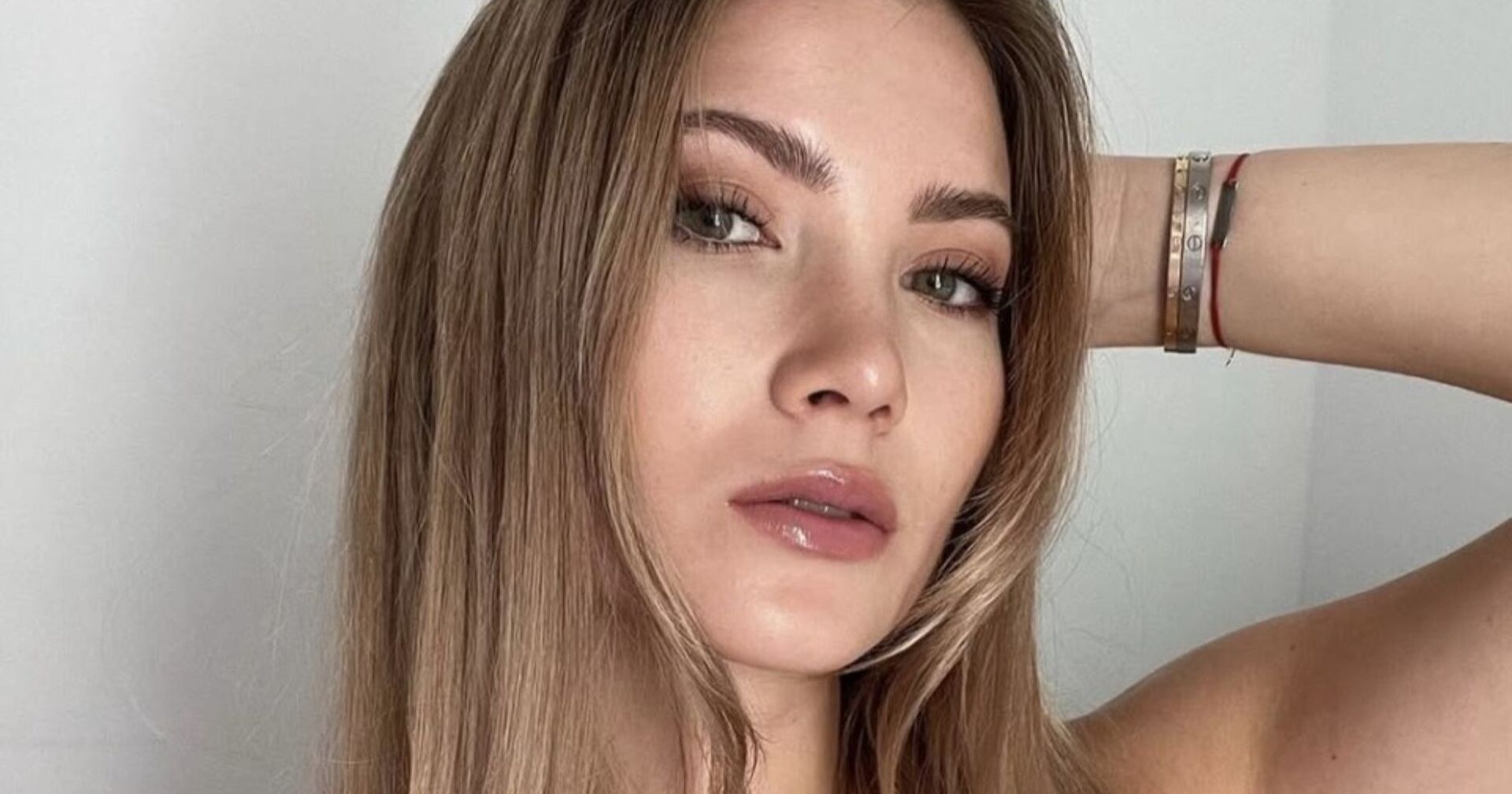 Ex-Miss Dragana Stankovic mit ernstem Gesichtsausdruck