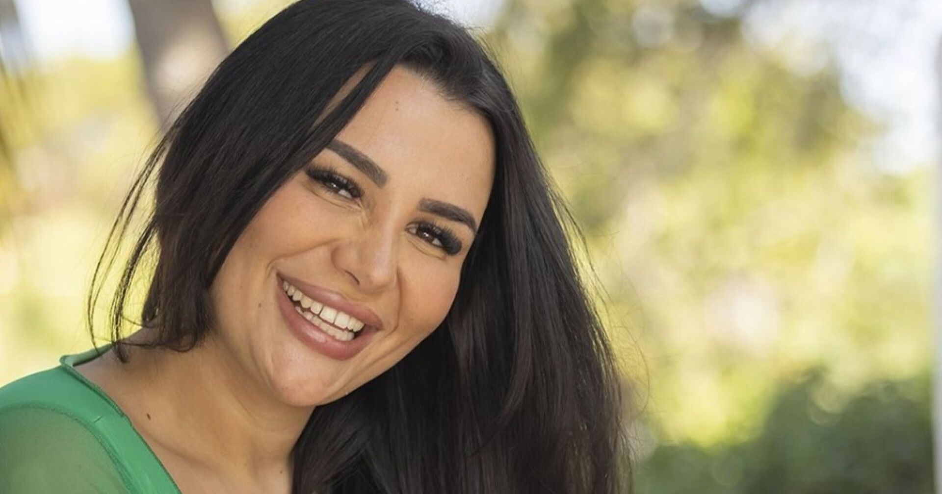 &quot;Ex on the Beach&quot;-Kandidatin Sahel in einem grünen Oberteil