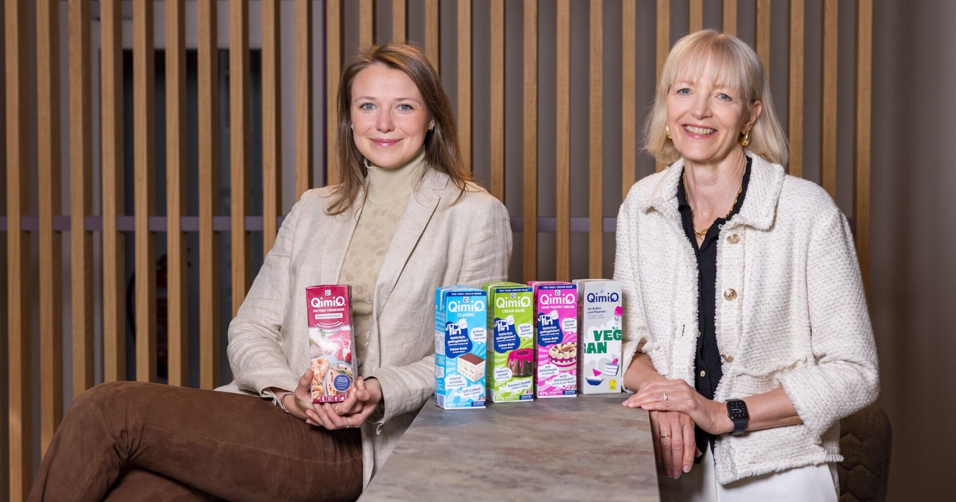 Nicola Haindl und Tochter Michele mit QimiQ-Produkten.