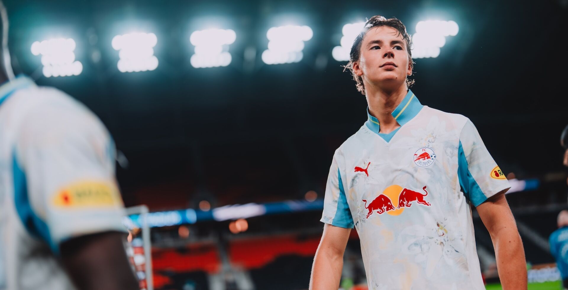 Red Bull Salzburg muss rund drei Monate auf Innenverteidiger John Mellberg wegen einer Knieverletzung verzichten.