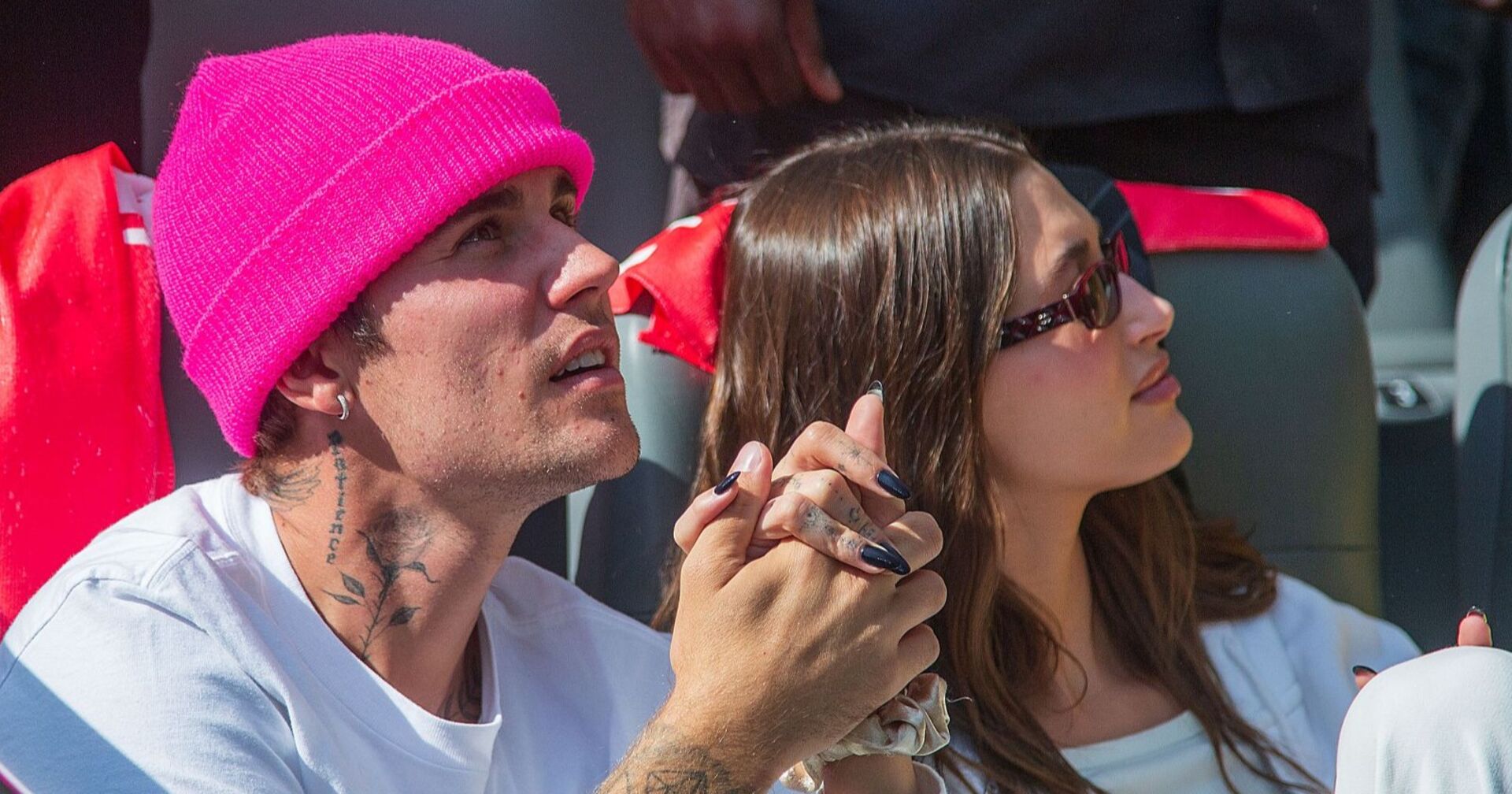 Justin Bieber und Hailey Bieber halten Händchen