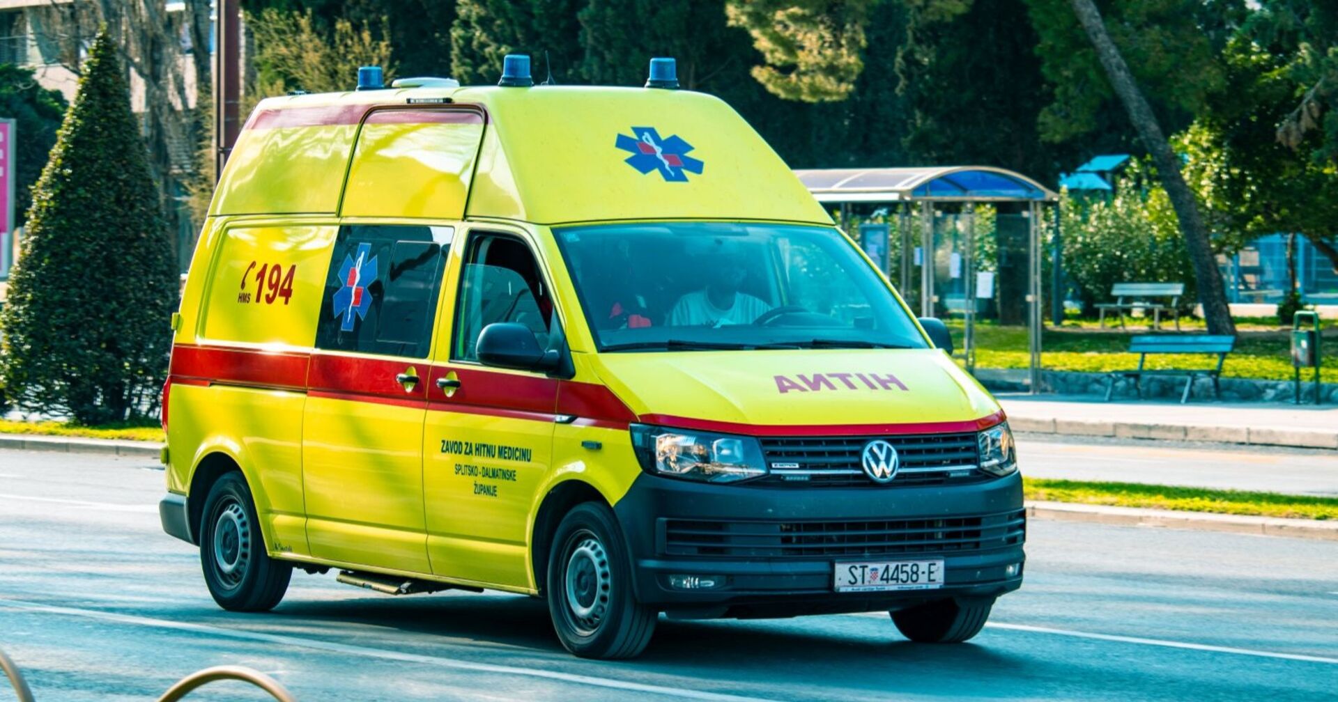 Rettungswagen auf einer kroatischen Straße