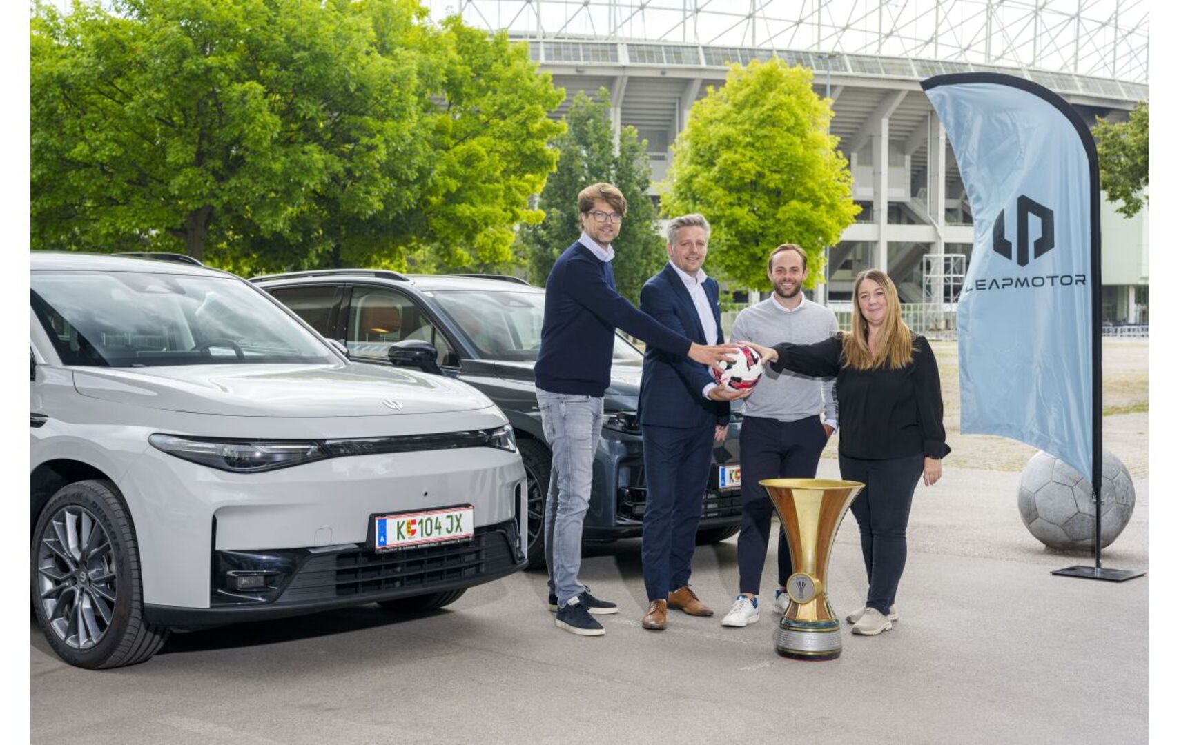 v.l.n.r.:  Christoph Neuhold, sporteo Head of International Sales – Christian Bley, Leapmotor Brand Manager Austria – Eric Weixlbaumer, sporteo Sales Manager –  Caroline Maur, Head of Marketing Leapmotor Austria