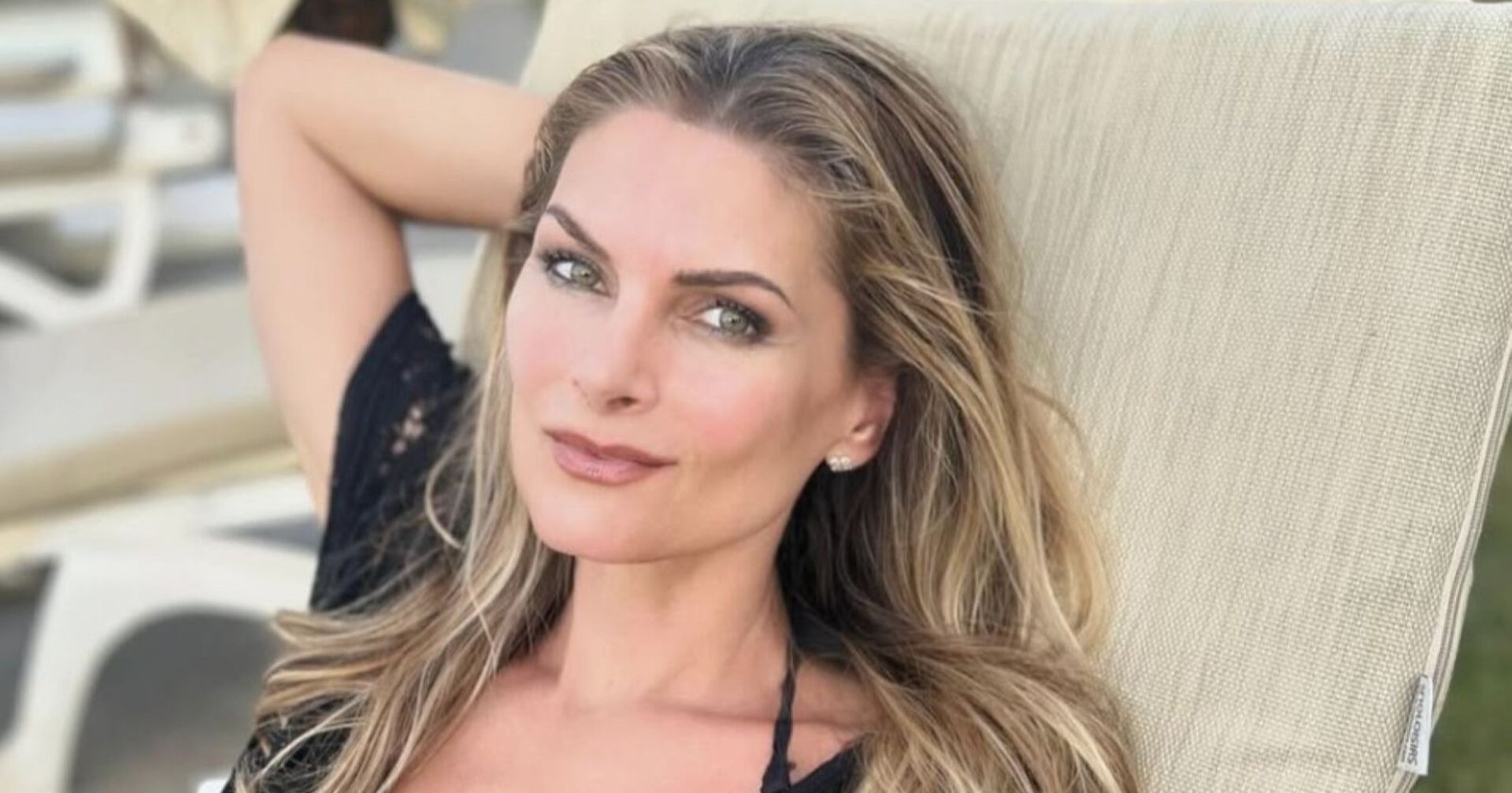 Martina Kaiser auf einer Liege