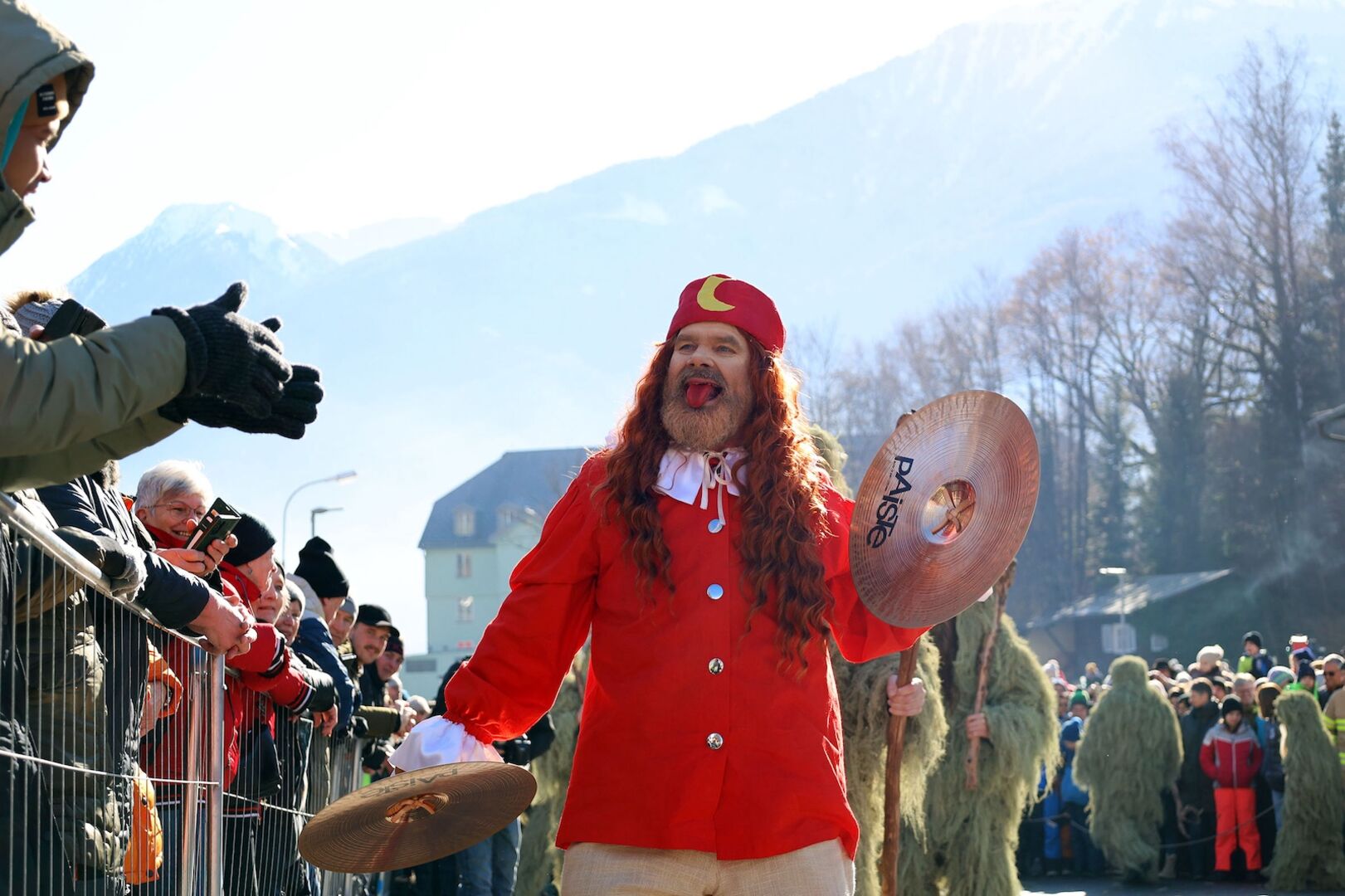 Der &quot;Panzenaff&quot; beim Schleicherlaufen im Tiroler Telfs.