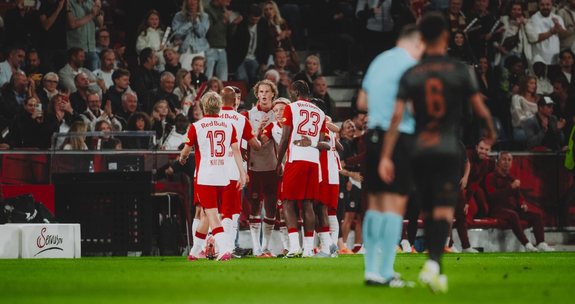 Red Bull Salzburg feiert den Aufstieg – spielerisch ist aber noch viel Luft nach oben.